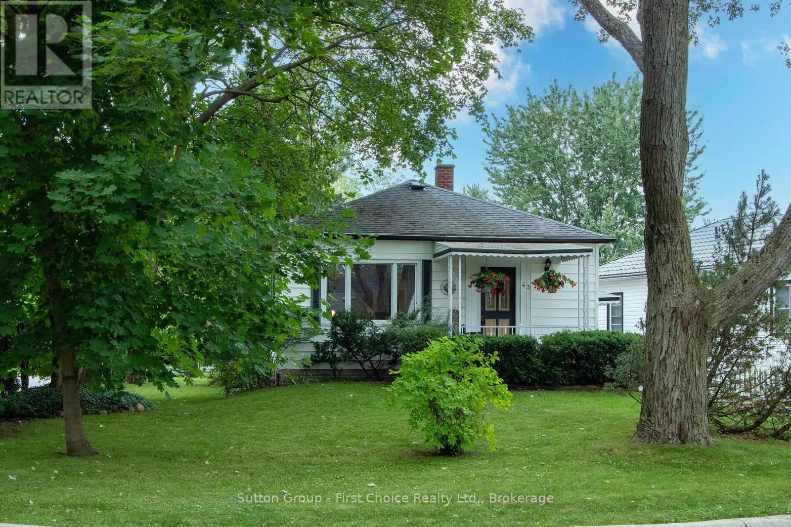 43 Normandy Drive, Stratford, Ontario  N5A 6A4 - Photo 1 - X12370075
