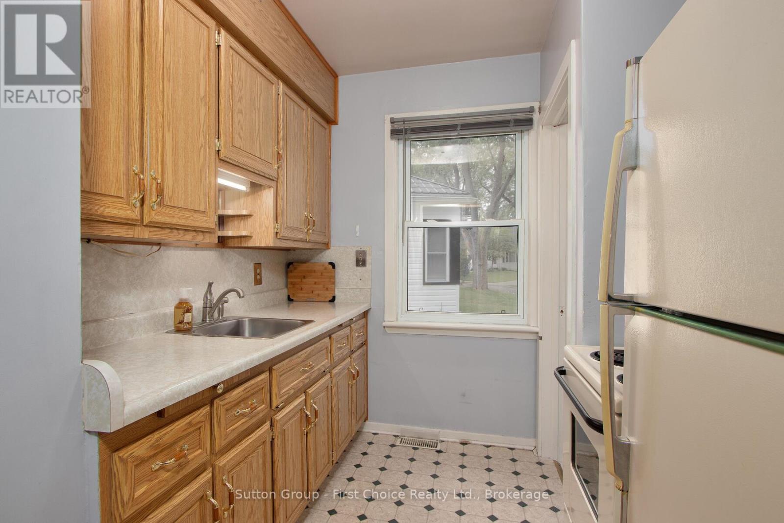 43 Normandy Drive, Stratford, Ontario  N5A 6A4 - Photo 11 - X12370075