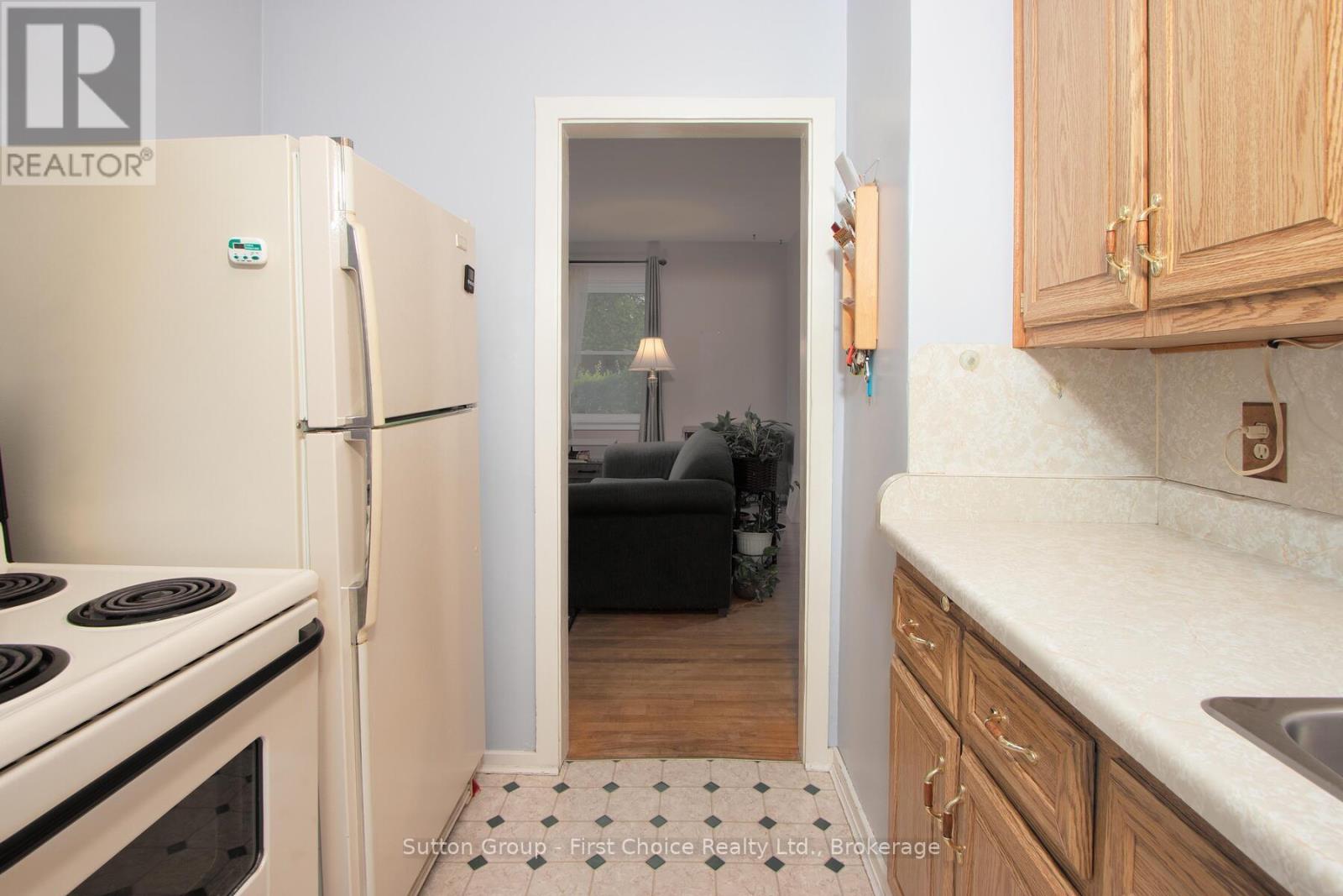 43 Normandy Drive, Stratford, Ontario  N5A 6A4 - Photo 14 - X12370075
