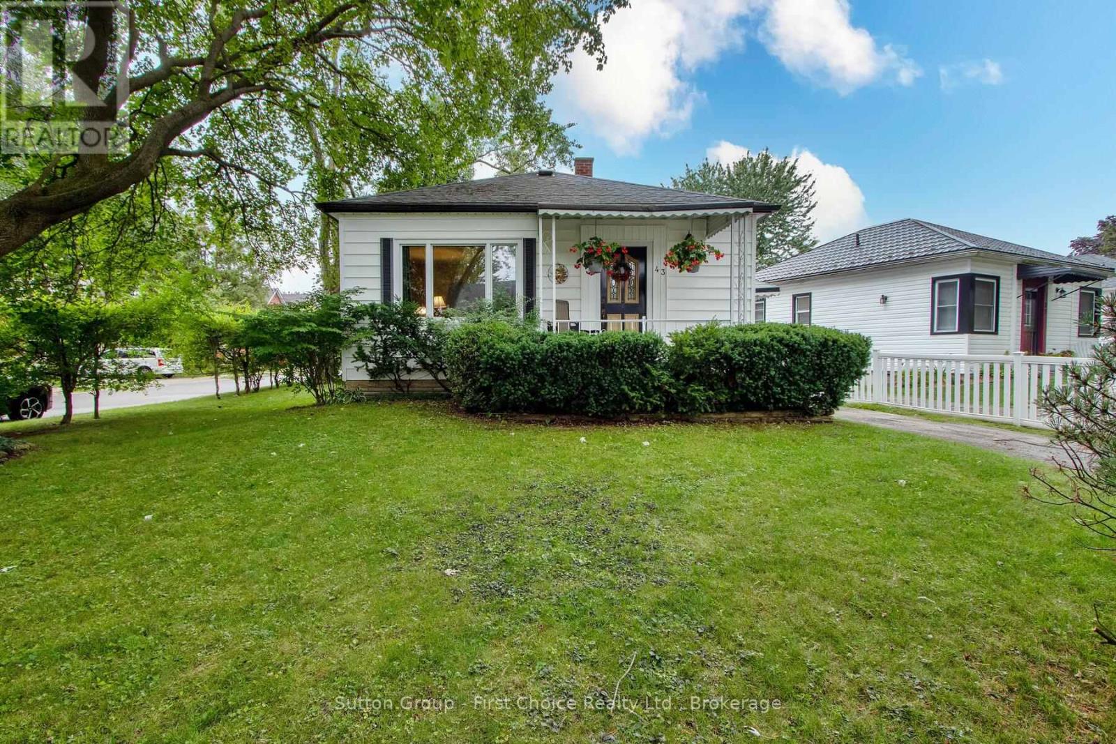 43 Normandy Drive, Stratford, Ontario  N5A 6A4 - Photo 2 - X12370075