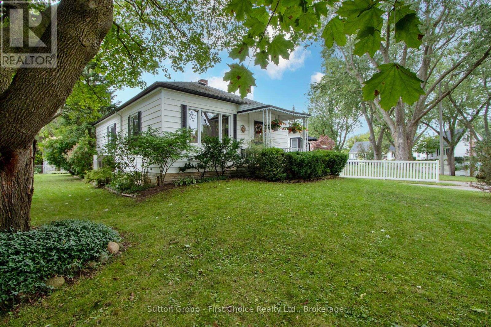 43 Normandy Drive, Stratford, Ontario  N5A 6A4 - Photo 3 - X12370075