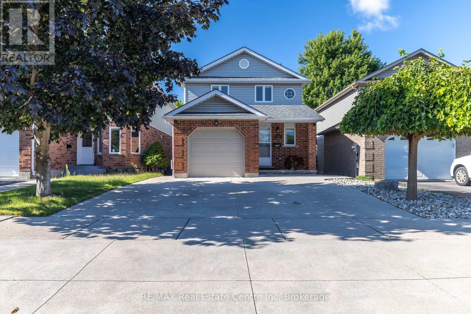 31 Bushmills Crescent, Guelph, Ontario  N1K 1T6 - Photo 1 - X12370208