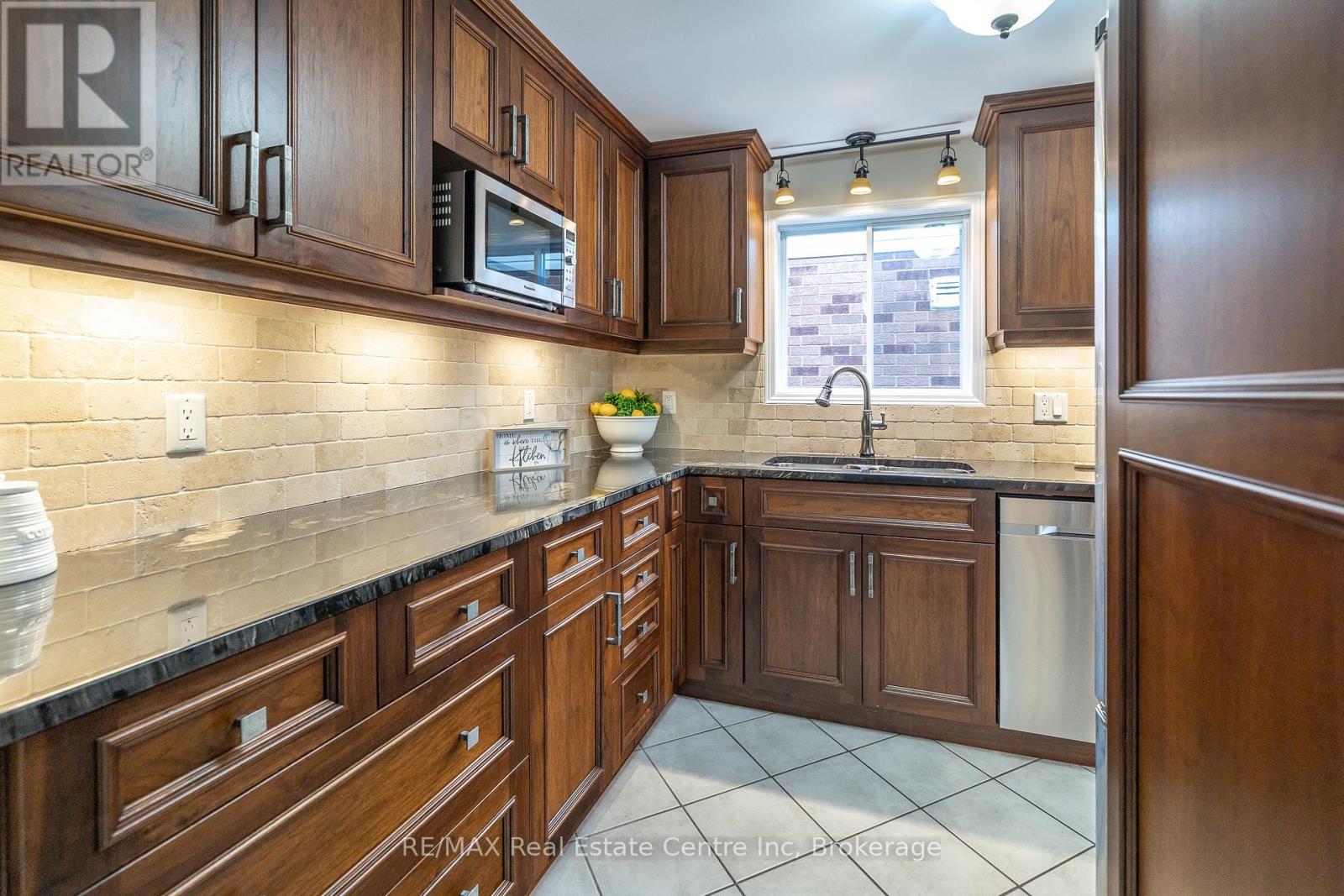31 Bushmills Crescent, Guelph, Ontario  N1K 1T6 - Photo 8 - X12370208