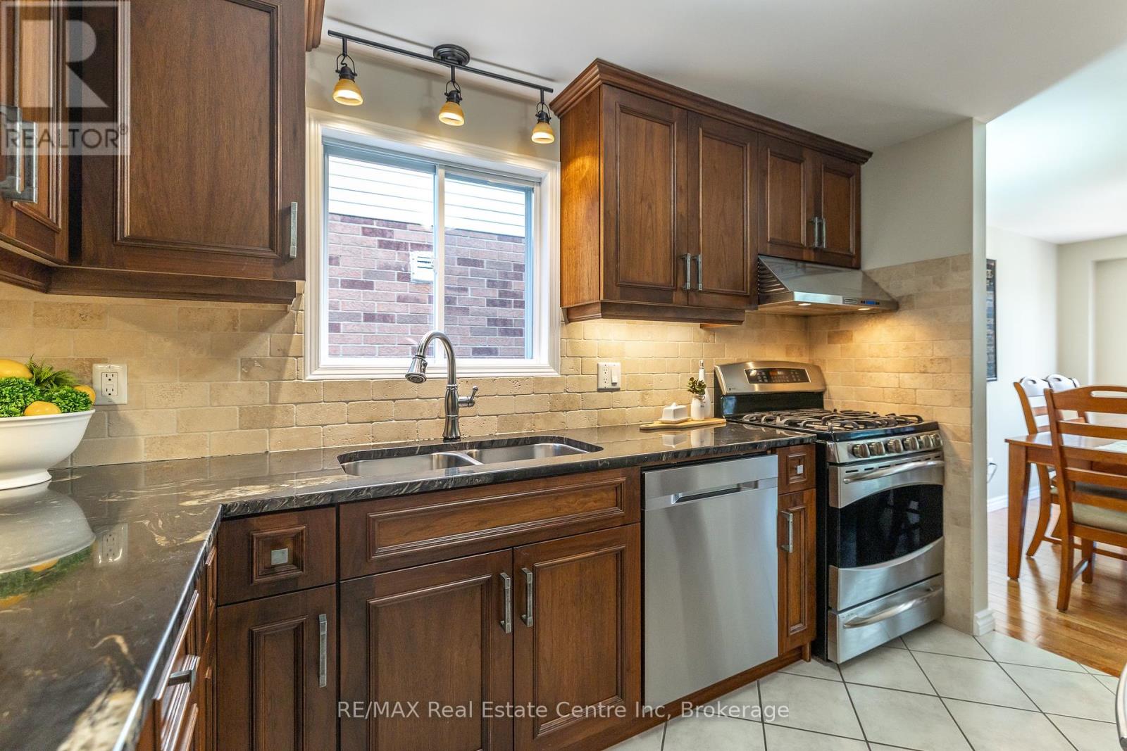 31 Bushmills Crescent, Guelph, Ontario  N1K 1T6 - Photo 9 - X12370208
