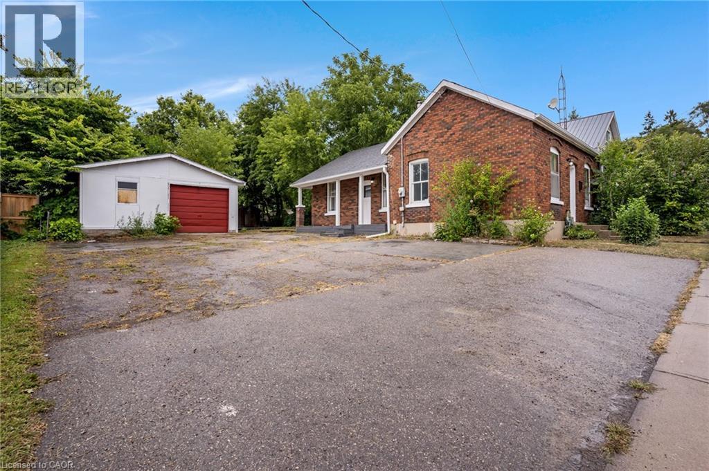 32 Niagara Street, Brantford, Ontario  N3R 4E2 - Photo 2 - 40764603