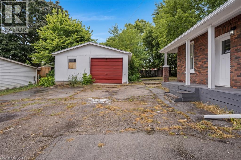 32 Niagara Street, Brantford, Ontario  N3R 4E2 - Photo 3 - 40764603