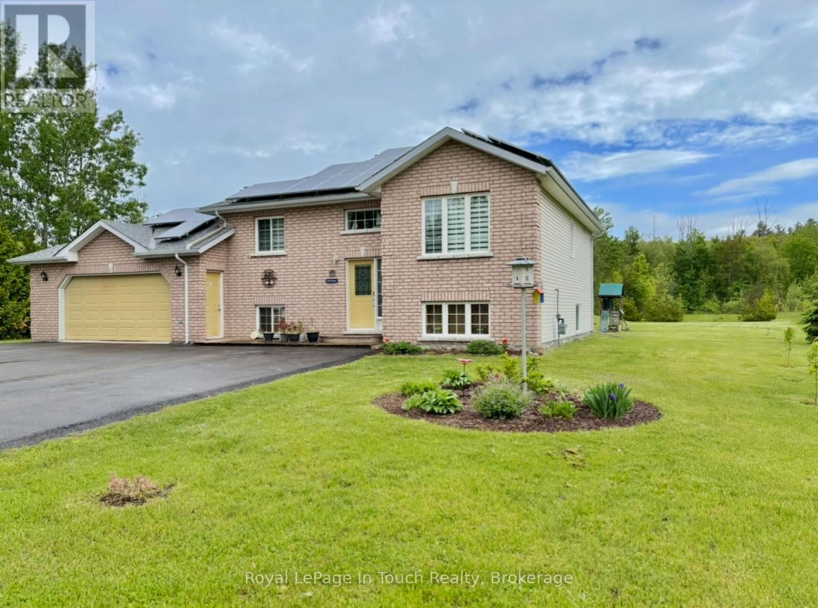 29 Duffy Drive, Tay, Ontario  L0K 2C0 - Photo 1 - S12370787