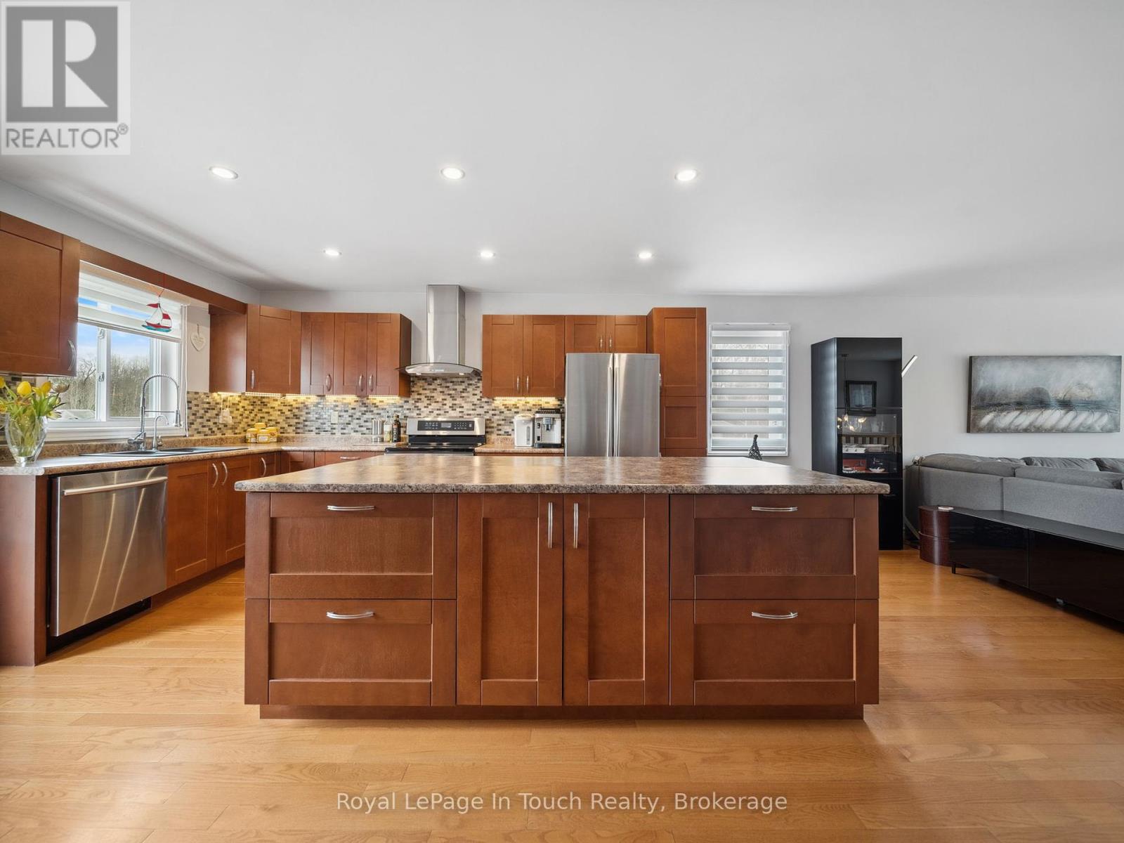 29 Duffy Drive, Tay, Ontario  L0K 2C0 - Photo 9 - S12370787