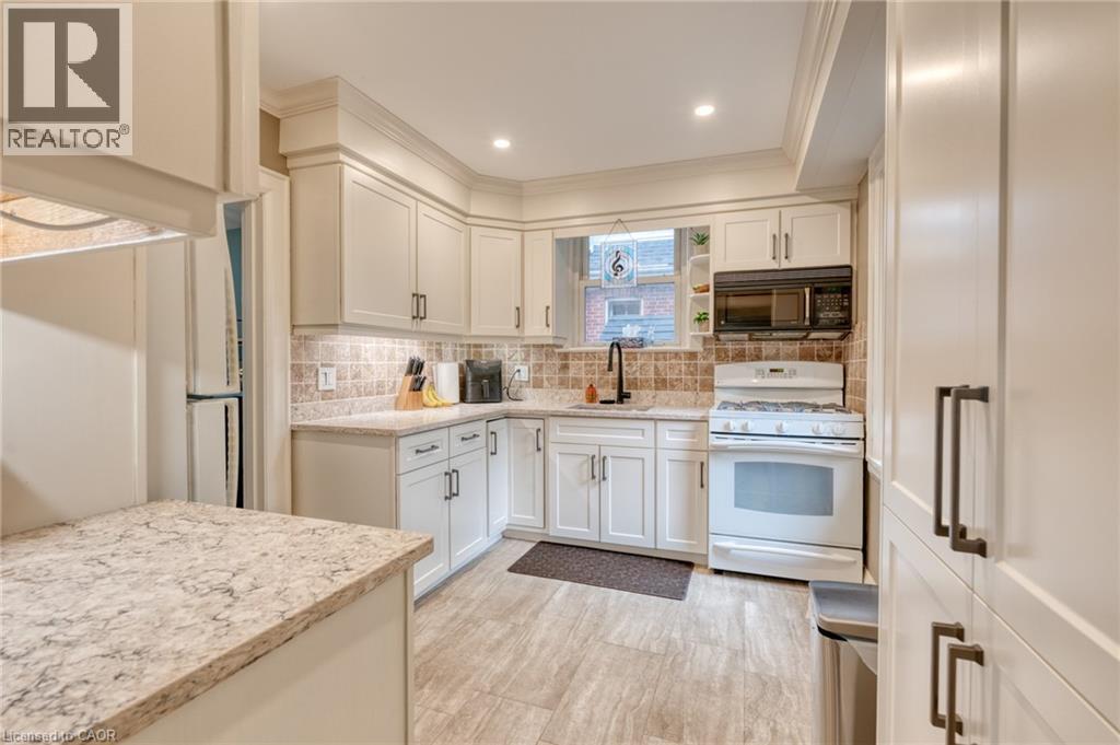 33 East 12th Street, Hamilton, Ontario  L9A 3X2 - Photo 11 - 40764710