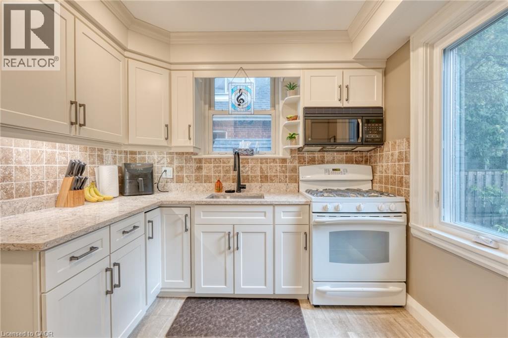 33 East 12th Street, Hamilton, Ontario  L9A 3X2 - Photo 12 - 40764710