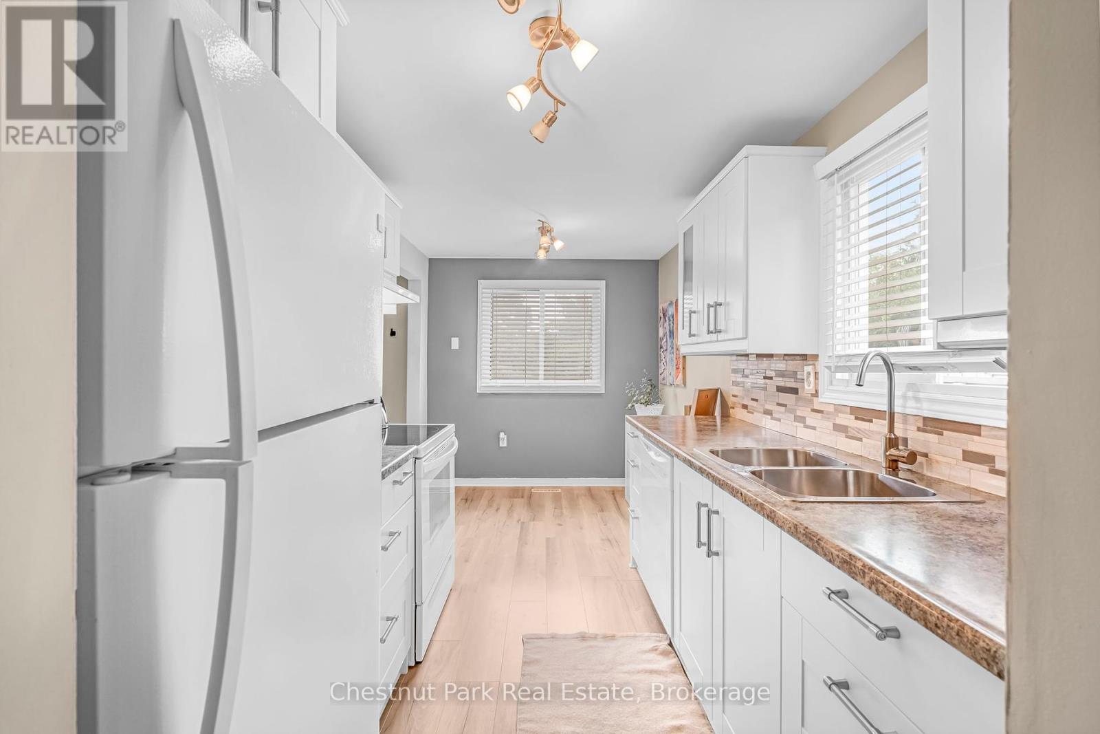 204 Hickling Trail, Barrie, Ontario  L4M 5X4 - Photo 14 - S12370831