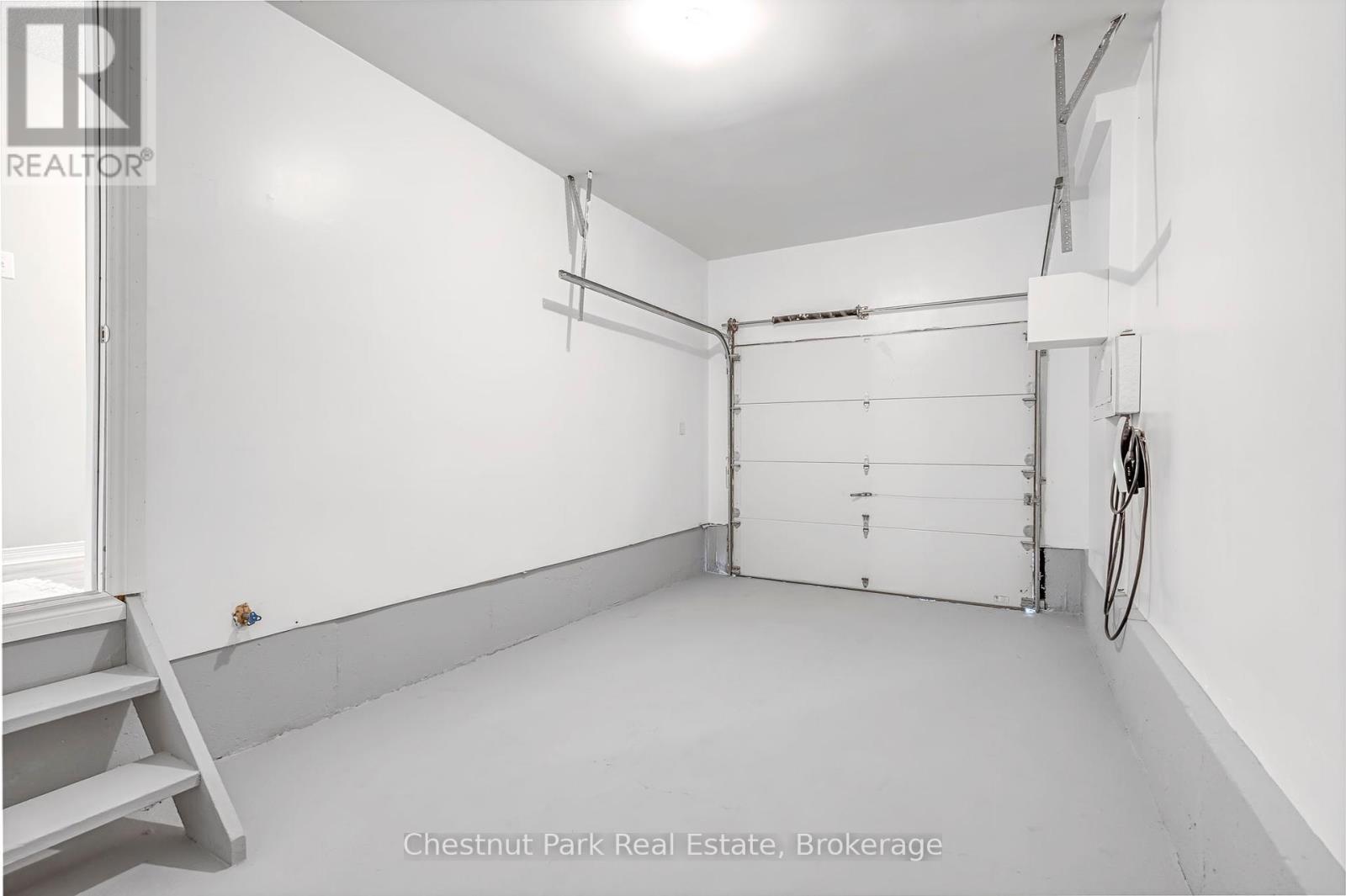 204 Hickling Trail, Barrie, Ontario  L4M 5X4 - Photo 16 - S12370831