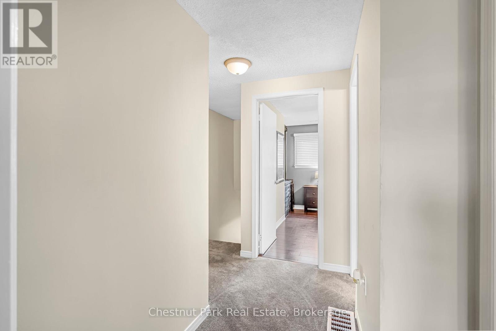 204 Hickling Trail, Barrie, Ontario  L4M 5X4 - Photo 20 - S12370831
