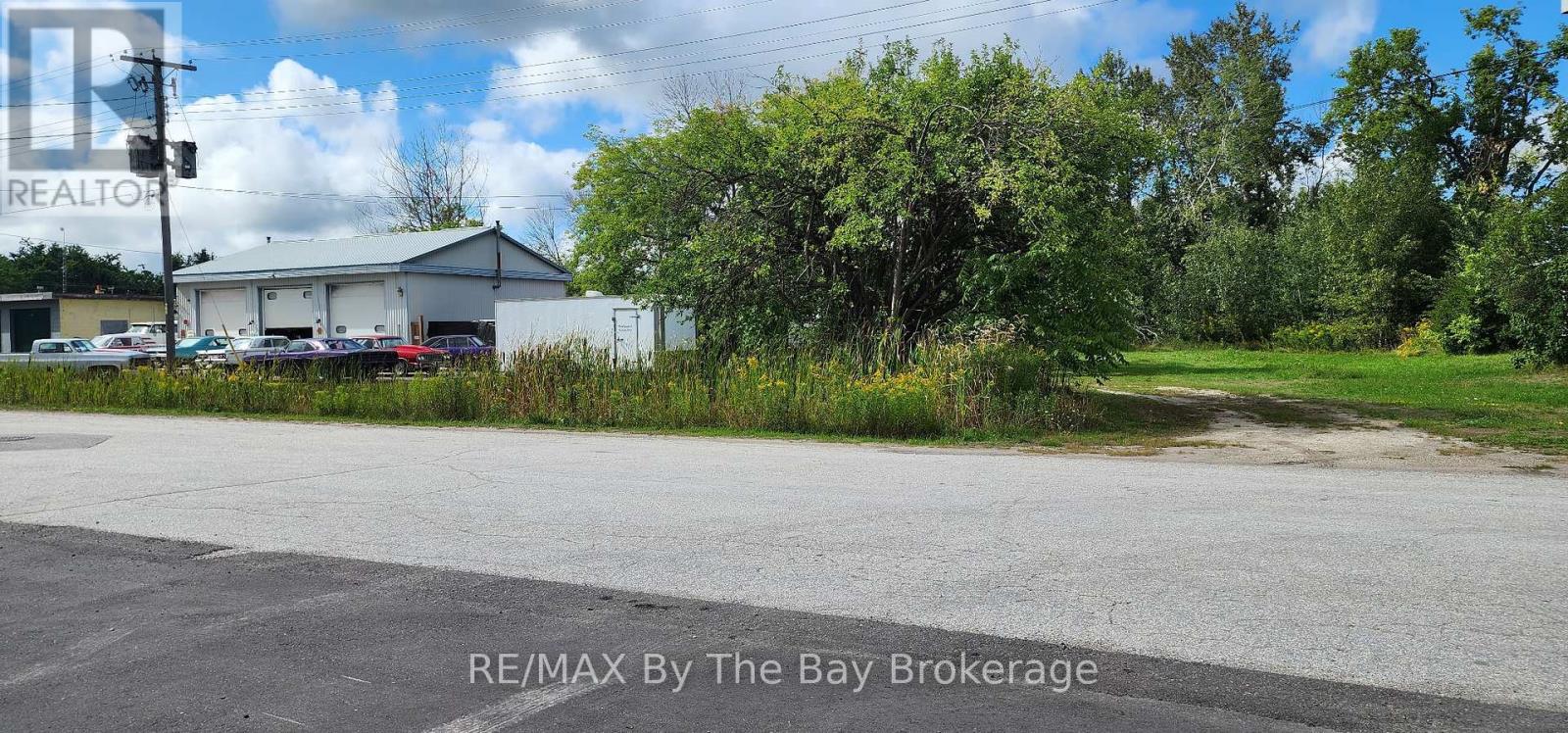 212 Beech Street, Clearview, Ontario  L0M 1S0 - Photo 4 - S12370858