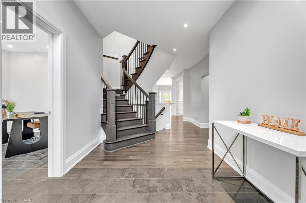 120 Davidson Boulevard, Dundas, Ontario  L9H 7M5 - Photo 4 - 40764596