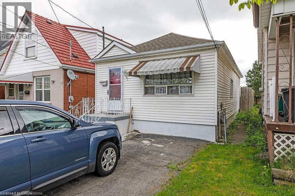 201 East 23rd. Street, Hamilton, Ontario  L8V 2X2 - Photo 2 - 40764297