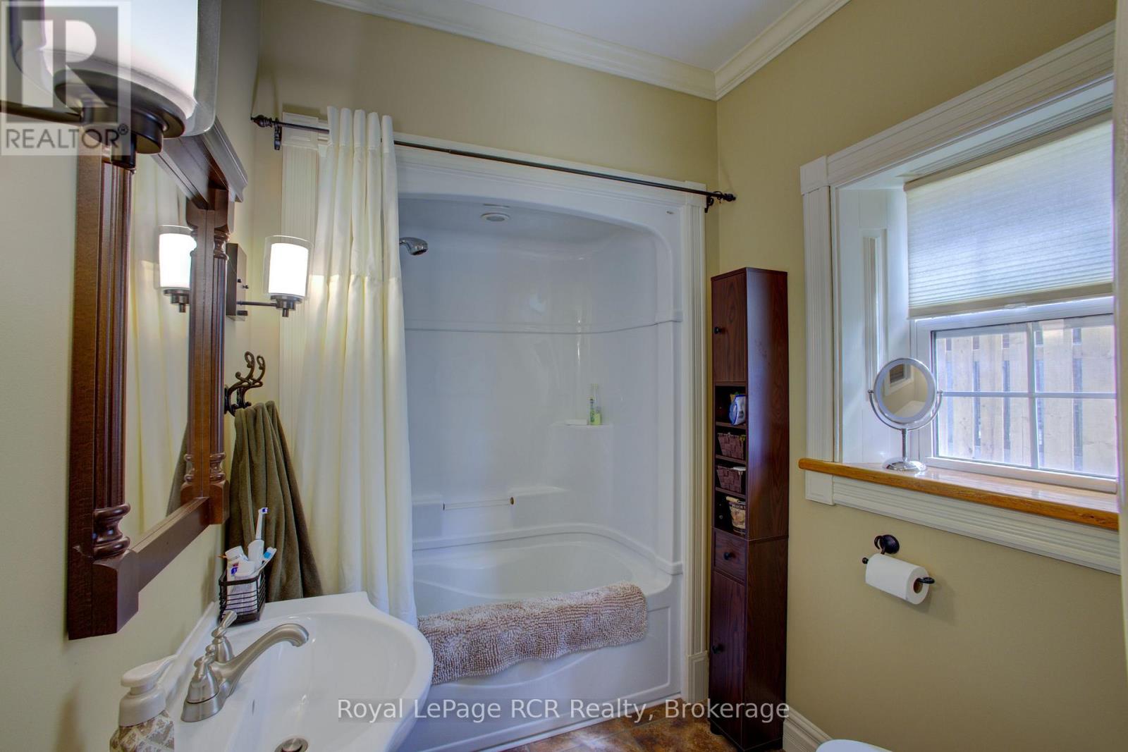 134 Frederick Street E, Wellington North, Ontario  N0G 1A0 - Photo 17 - X12370903