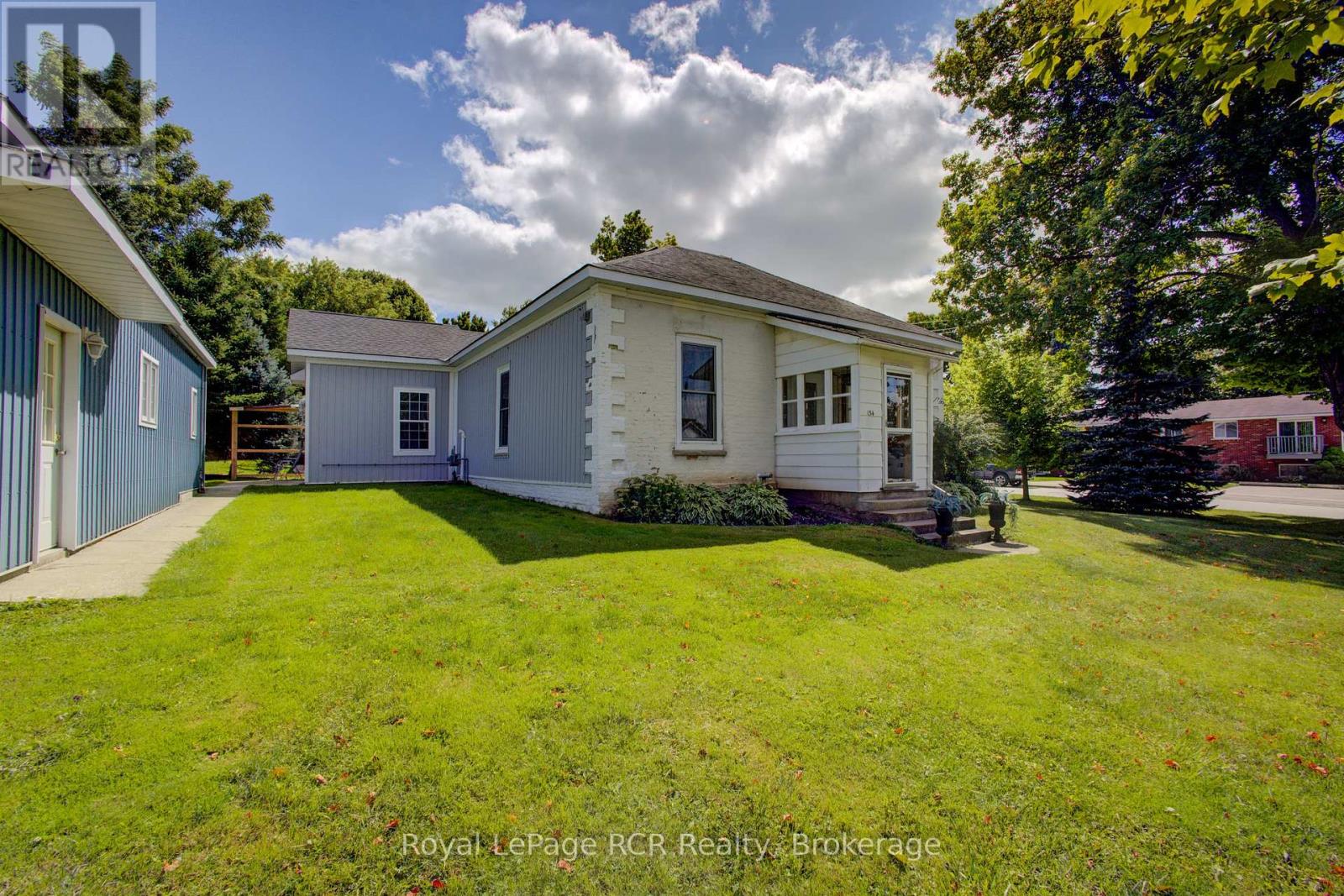 134 Frederick Street E, Wellington North, Ontario  N0G 1A0 - Photo 2 - X12370903