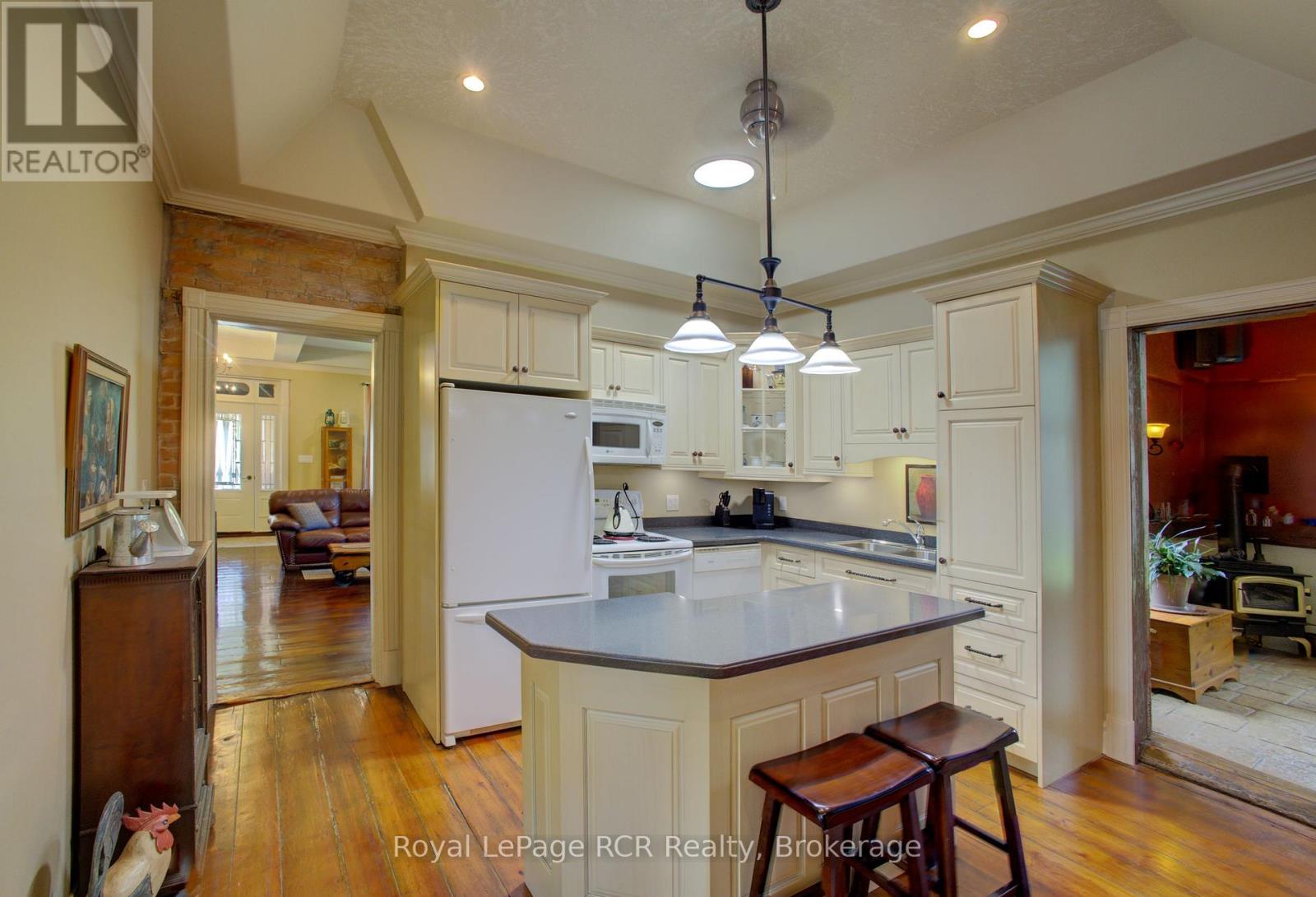 134 Frederick Street E, Wellington North, Ontario  N0G 1A0 - Photo 3 - X12370903