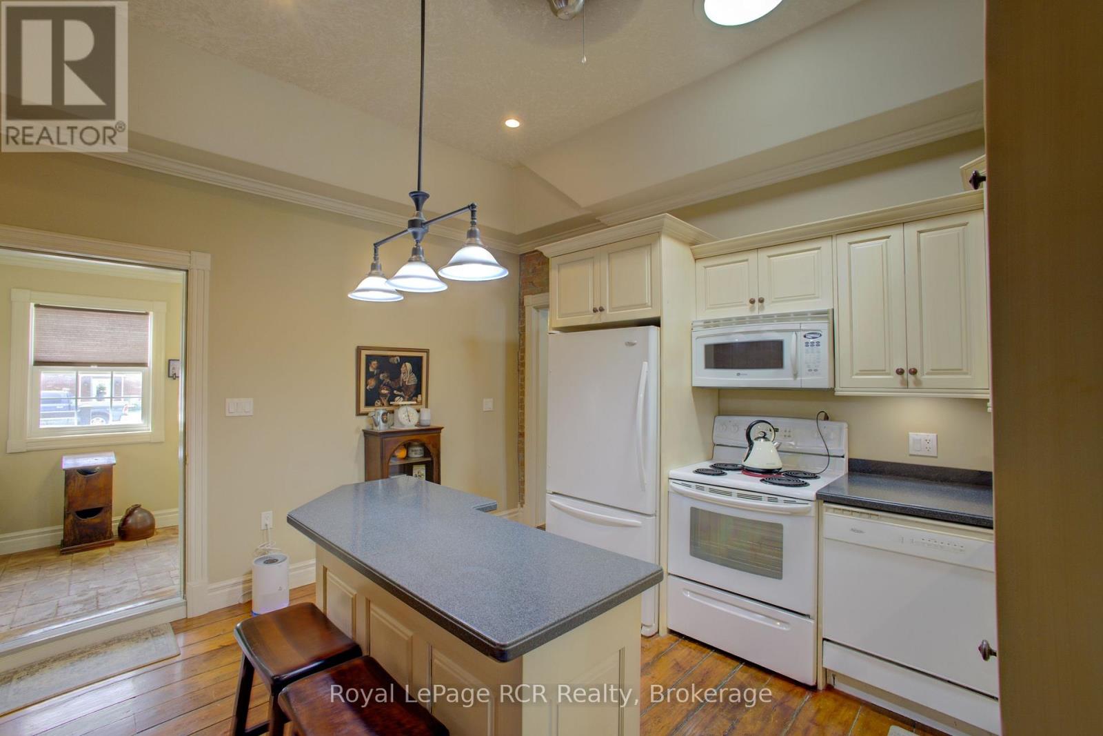 134 Frederick Street E, Wellington North, Ontario  N0G 1A0 - Photo 6 - X12370903