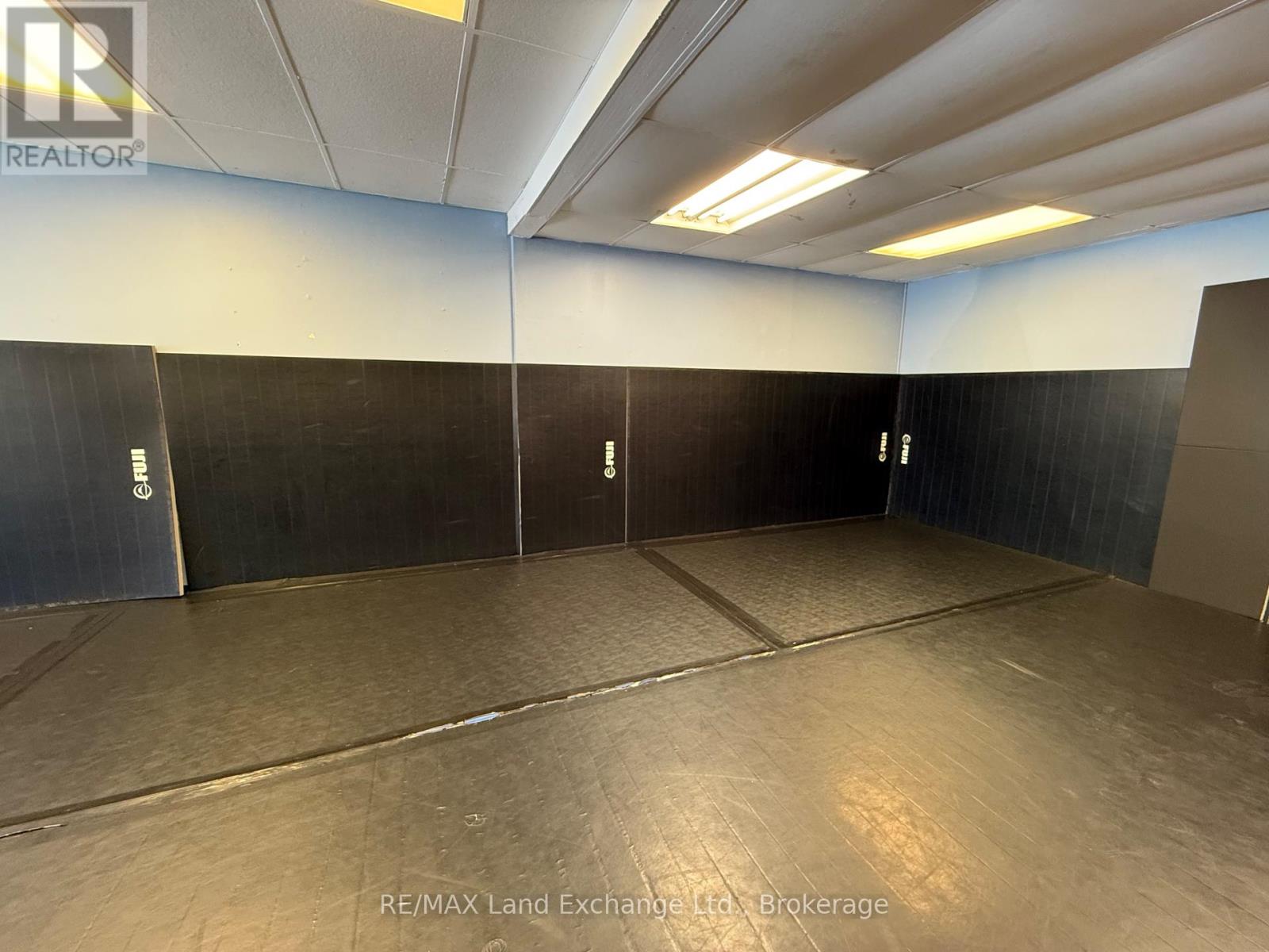 336 Lambton Street, Kincardine, Ontario  N2Z 1Y9 - Photo 3 - X12370908