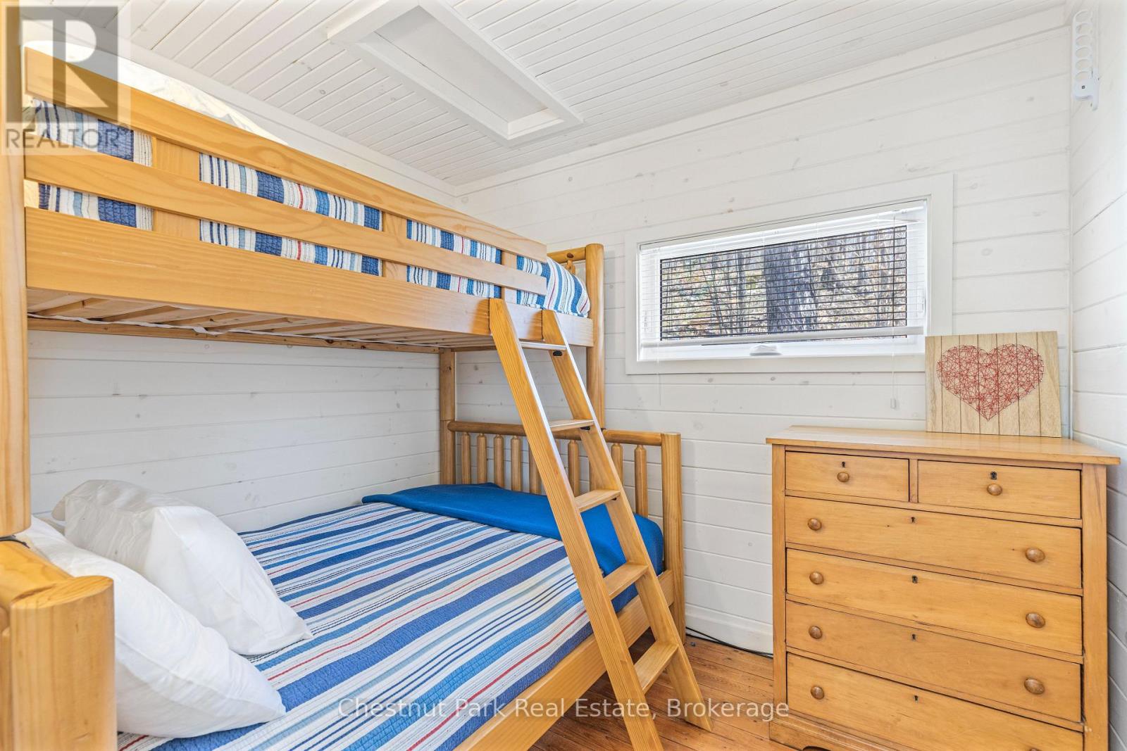 1017 Dark Bay Road, Muskoka Lakes, Ontario  P0C 1A0 - Photo 15 - X12370948
