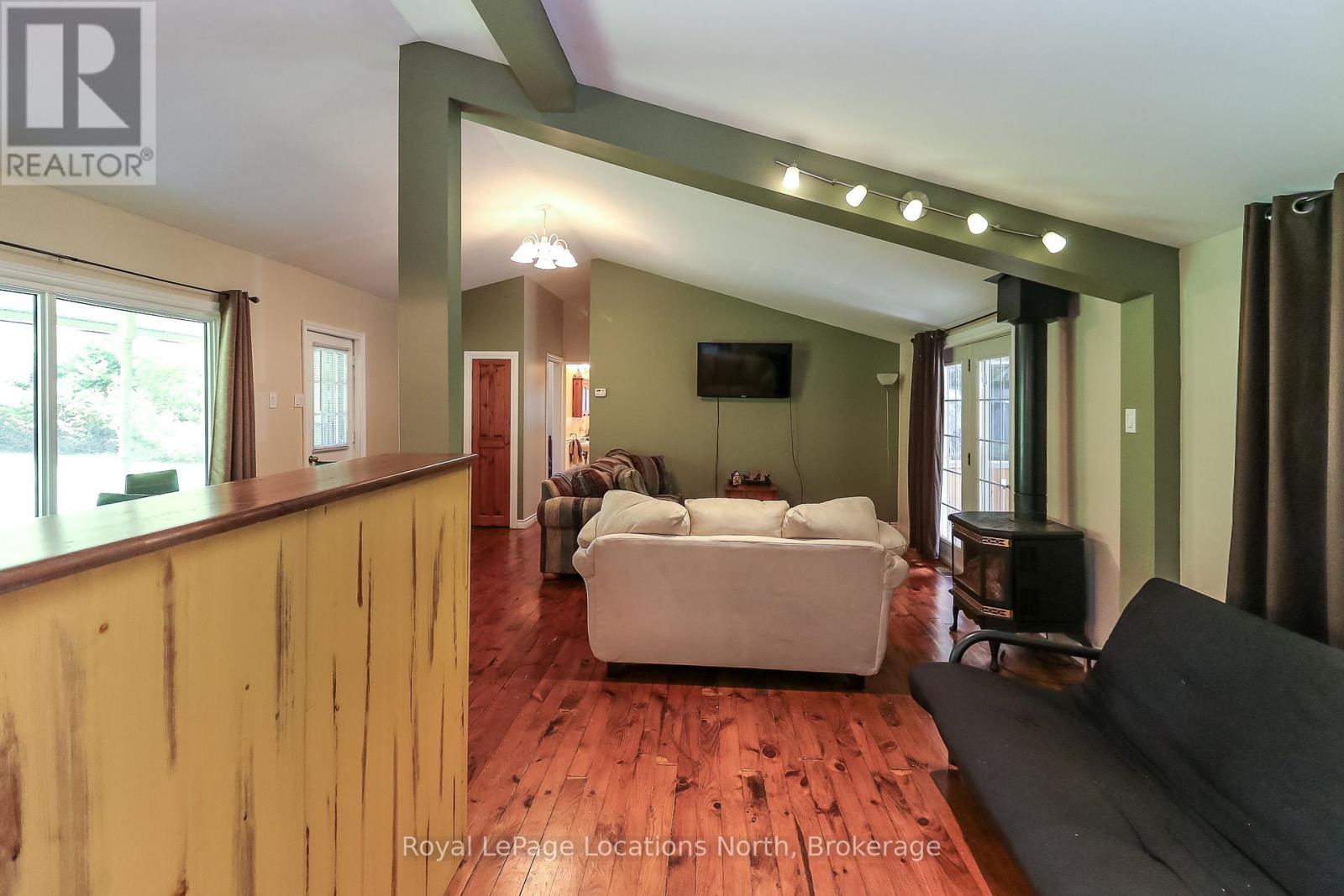 2198 Champlain Road, Tiny, Ontario  L9M 0C4 - Photo 12 - S12371050