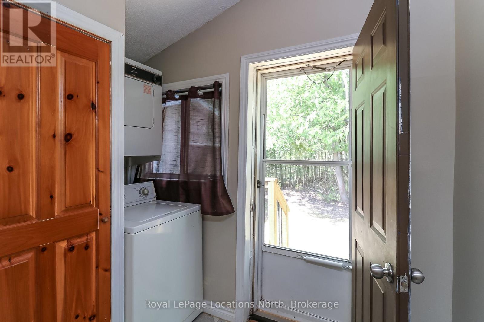 2198 Champlain Road, Tiny, Ontario  L9M 0C4 - Photo 13 - S12371050