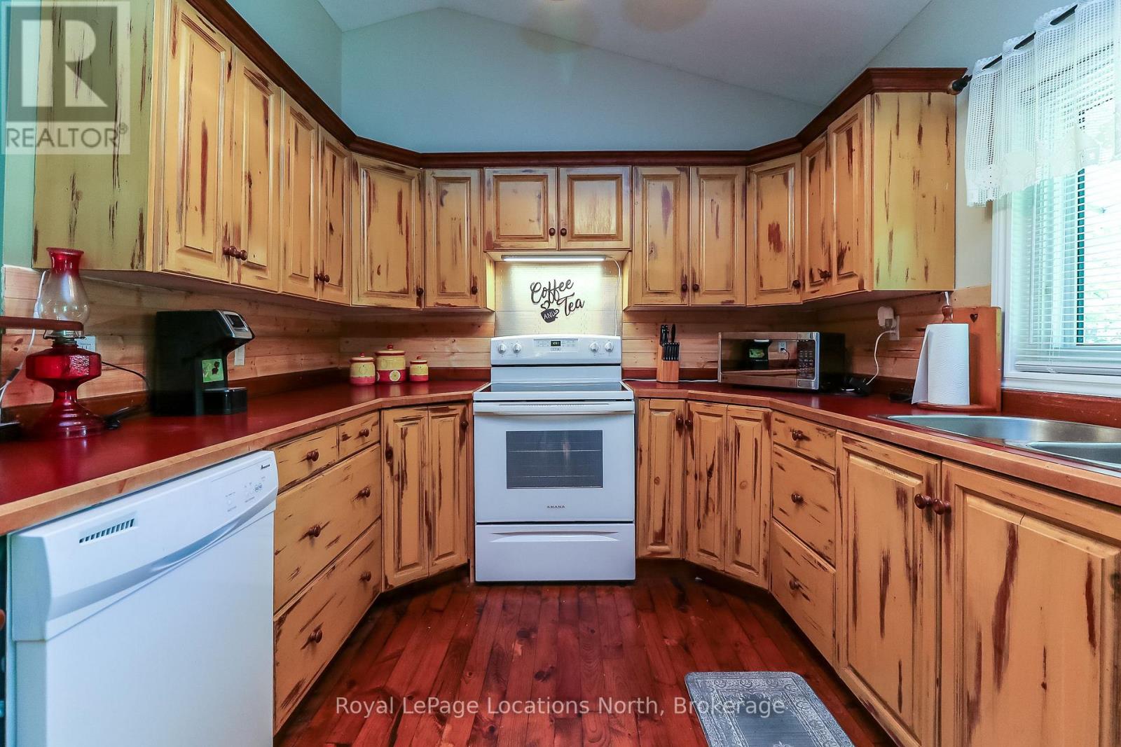 2198 Champlain Road, Tiny, Ontario  L9M 0C4 - Photo 9 - S12371050
