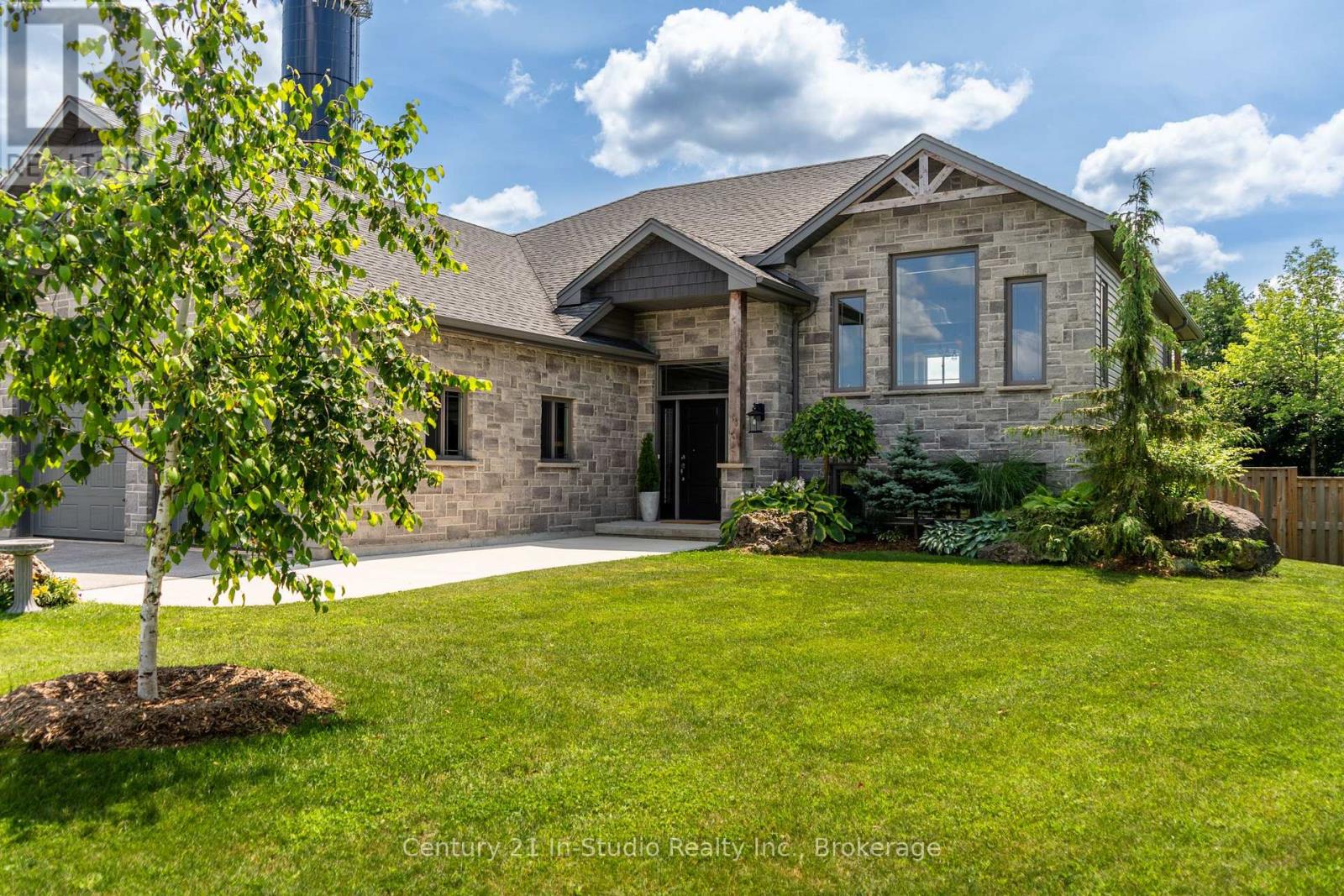 202 Meredith Way, Chatsworth, Ontario  N0H 1G0 - Photo 2 - X12370962