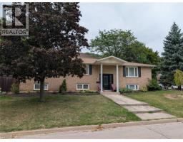 1 RENATA Court, Dundas, Ontario