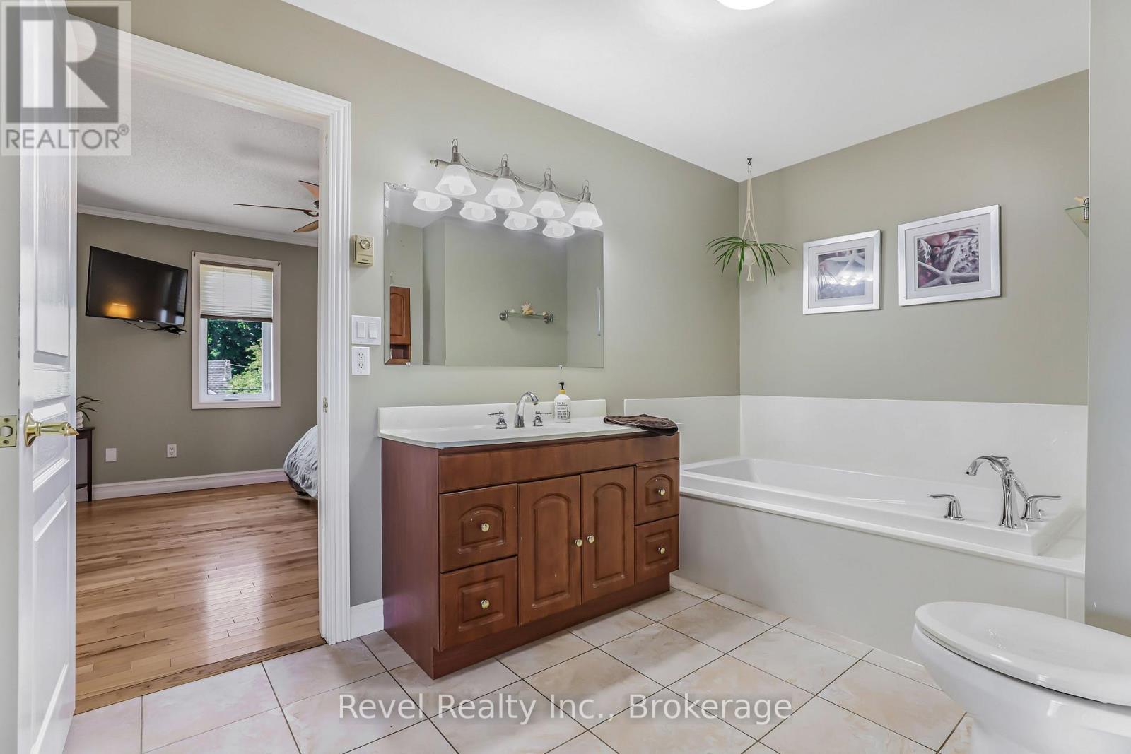 786 8th Street E, Owen Sound, Ontario  N4K 1L9 - Photo 26 - X12371080