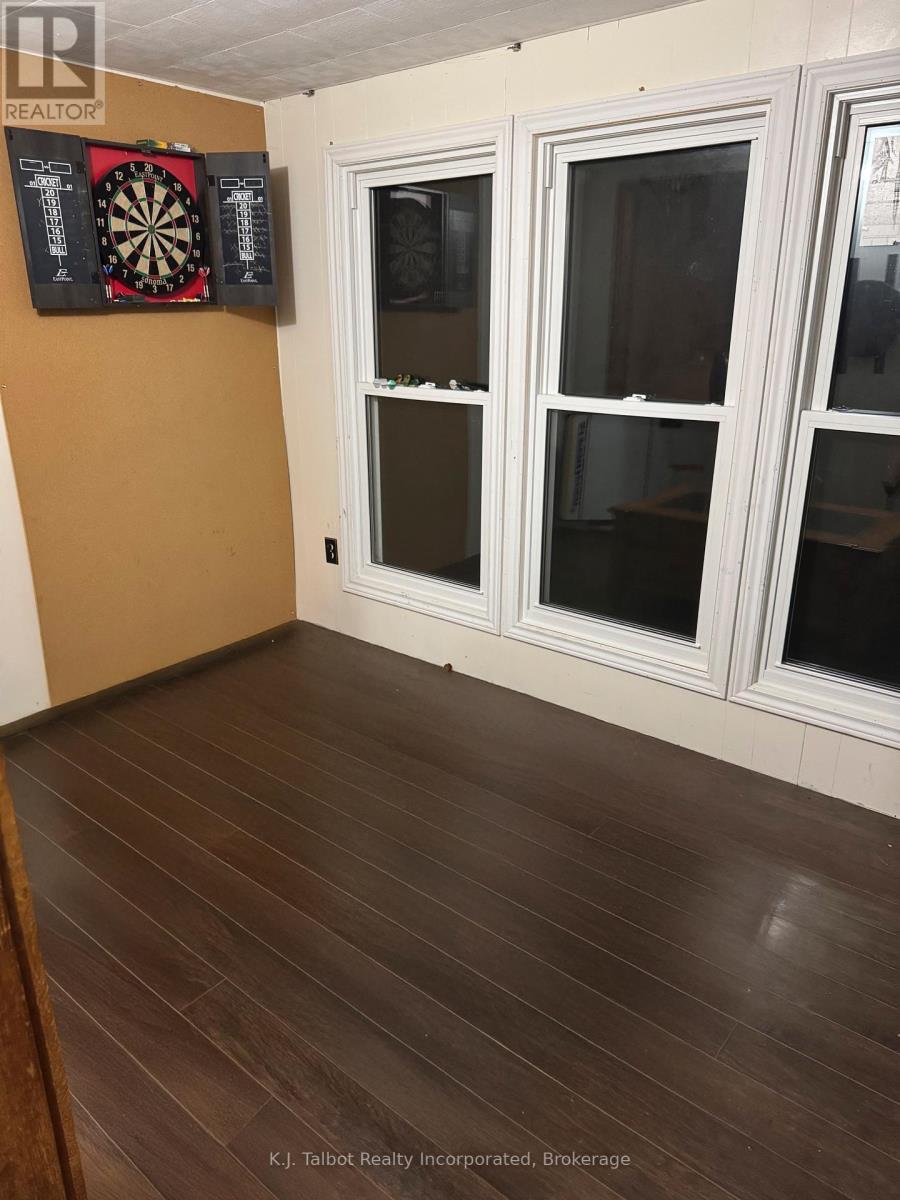 78 Dunedin Drive, Huron East, Ontario  N0G 1H0 - Photo 12 - X12371255