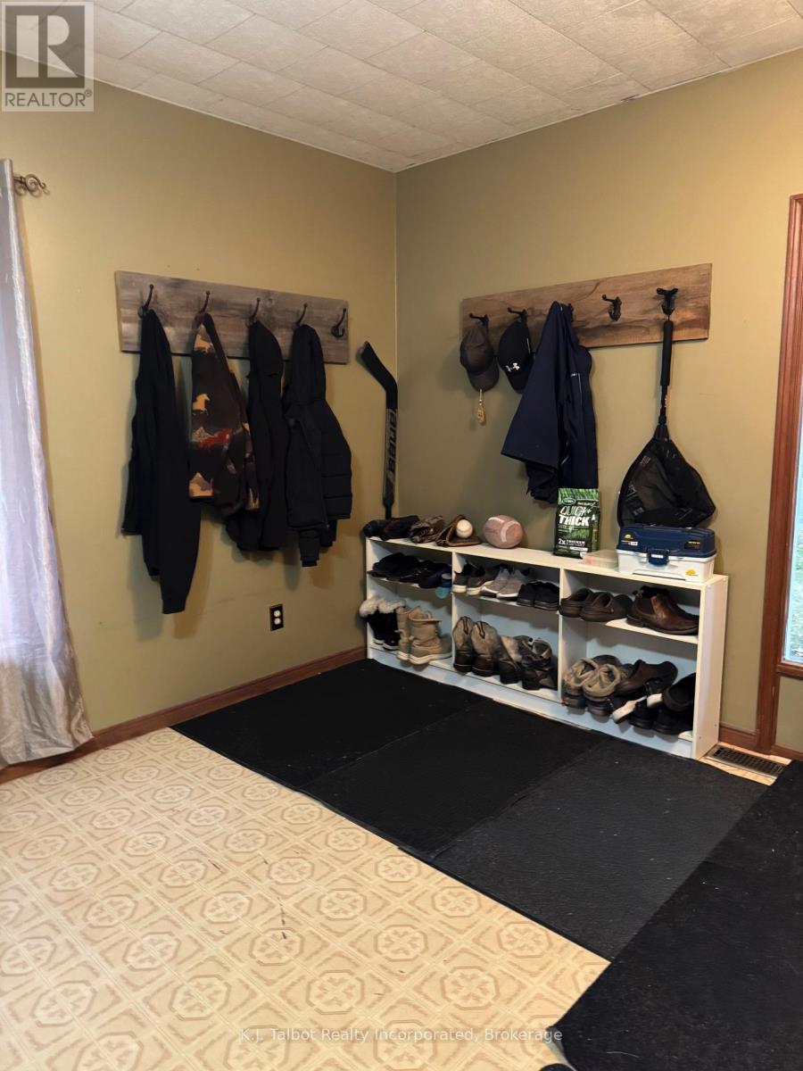 78 Dunedin Drive, Huron East, Ontario  N0G 1H0 - Photo 2 - X12371255