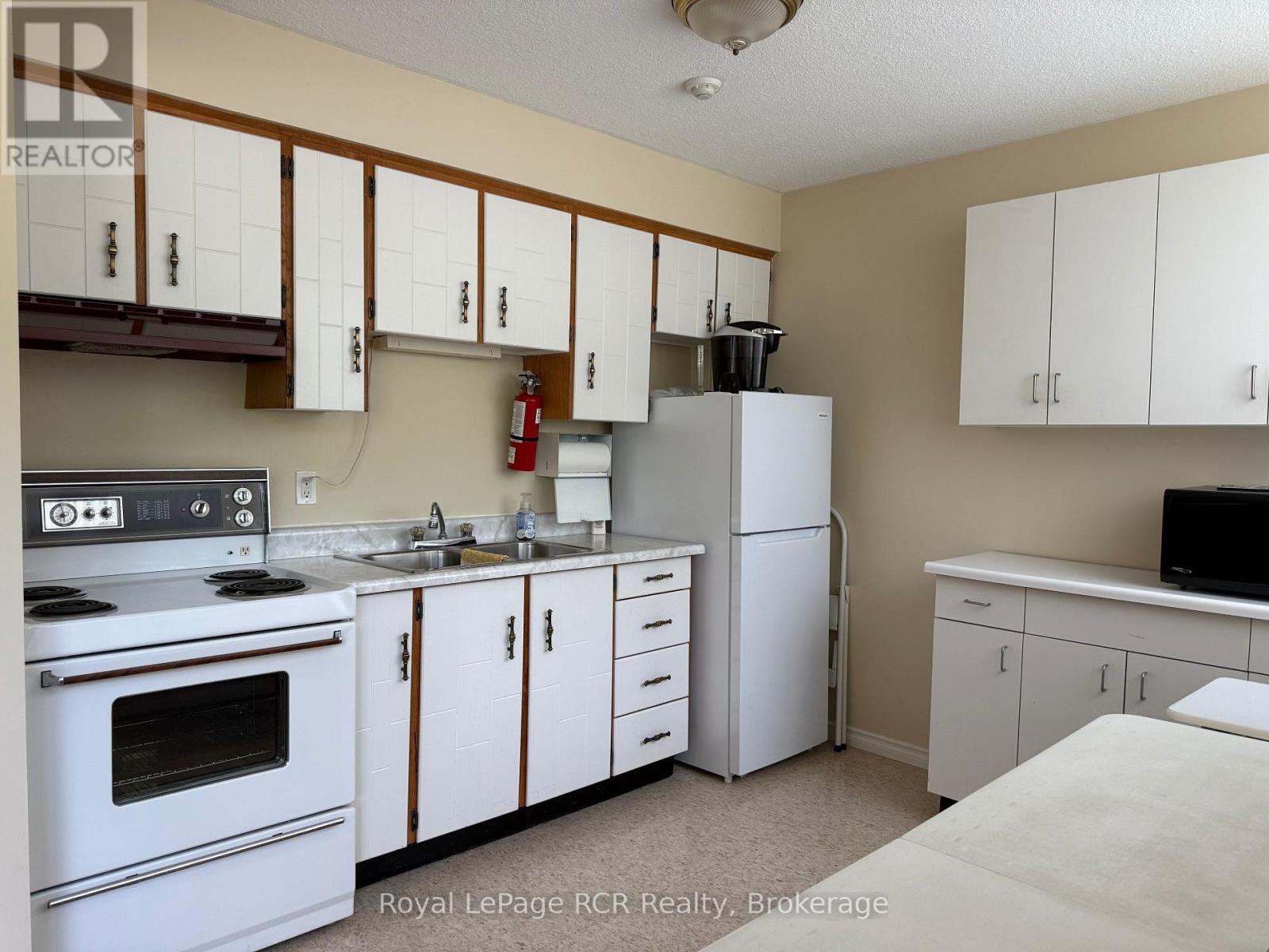 410 - 860 9th Street E, Owen Sound, Ontario  N4K 1R2 - Photo 24 - X12371276