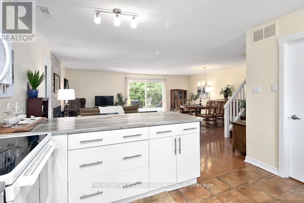 10 - 134 Escarpment Crescent, Collingwood, Ontario  L9Y 5B4 - Photo 7 - S12371314