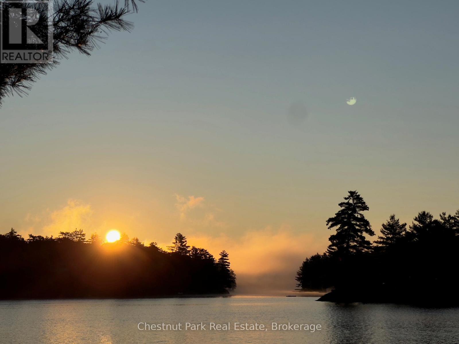 10 Island 21kl, Gravenhurst, Ontario  P0E 1G0 - Photo 1 - X12371731