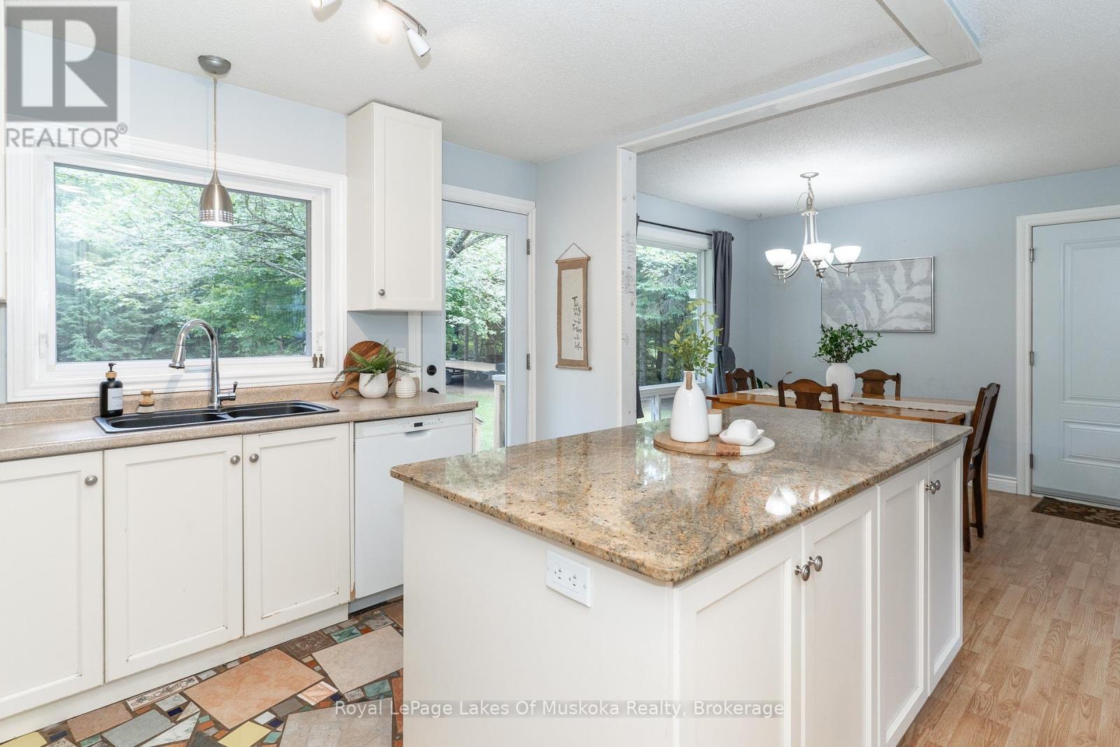 70 Meadow Heights Drive, Bracebridge, Ontario  P1L 1A3 - Photo 6 - X12372183