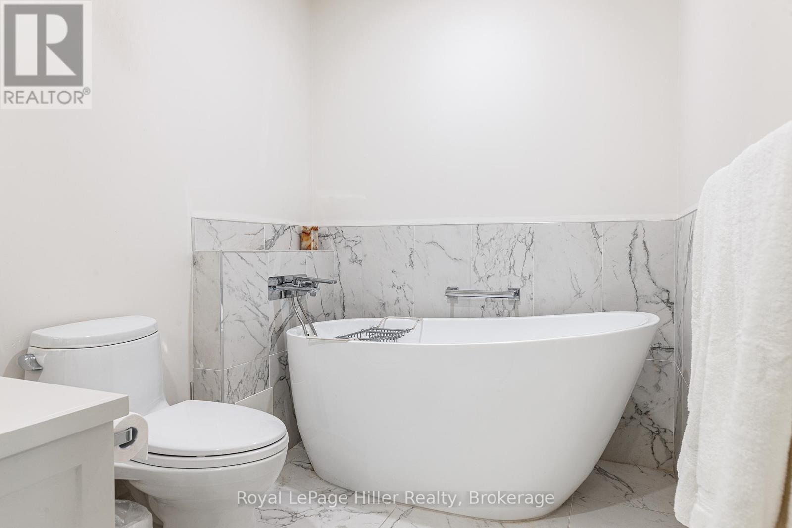 205 - 30 Front Street, Stratford, Ontario  N5A 7S3 - Photo 34 - X12372579