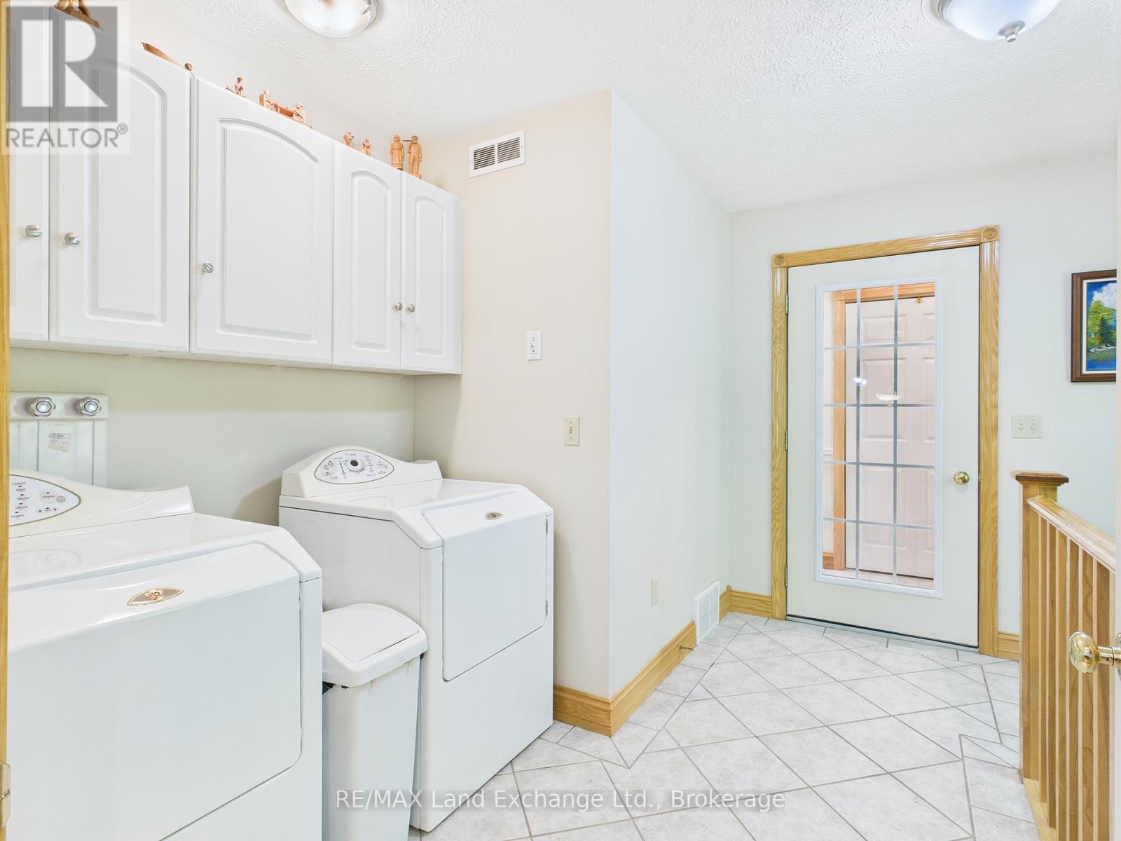 390 Paradise Lake Street, Huron-Kinloss, Ontario  N0G 2H0 - Photo 20 - X12373009