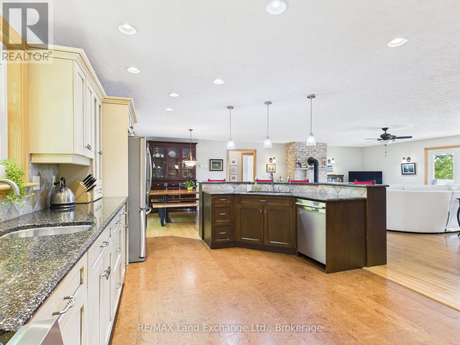 390 Paradise Lake Street, Huron-Kinloss, Ontario  N0G 2H0 - Photo 23 - X12373009