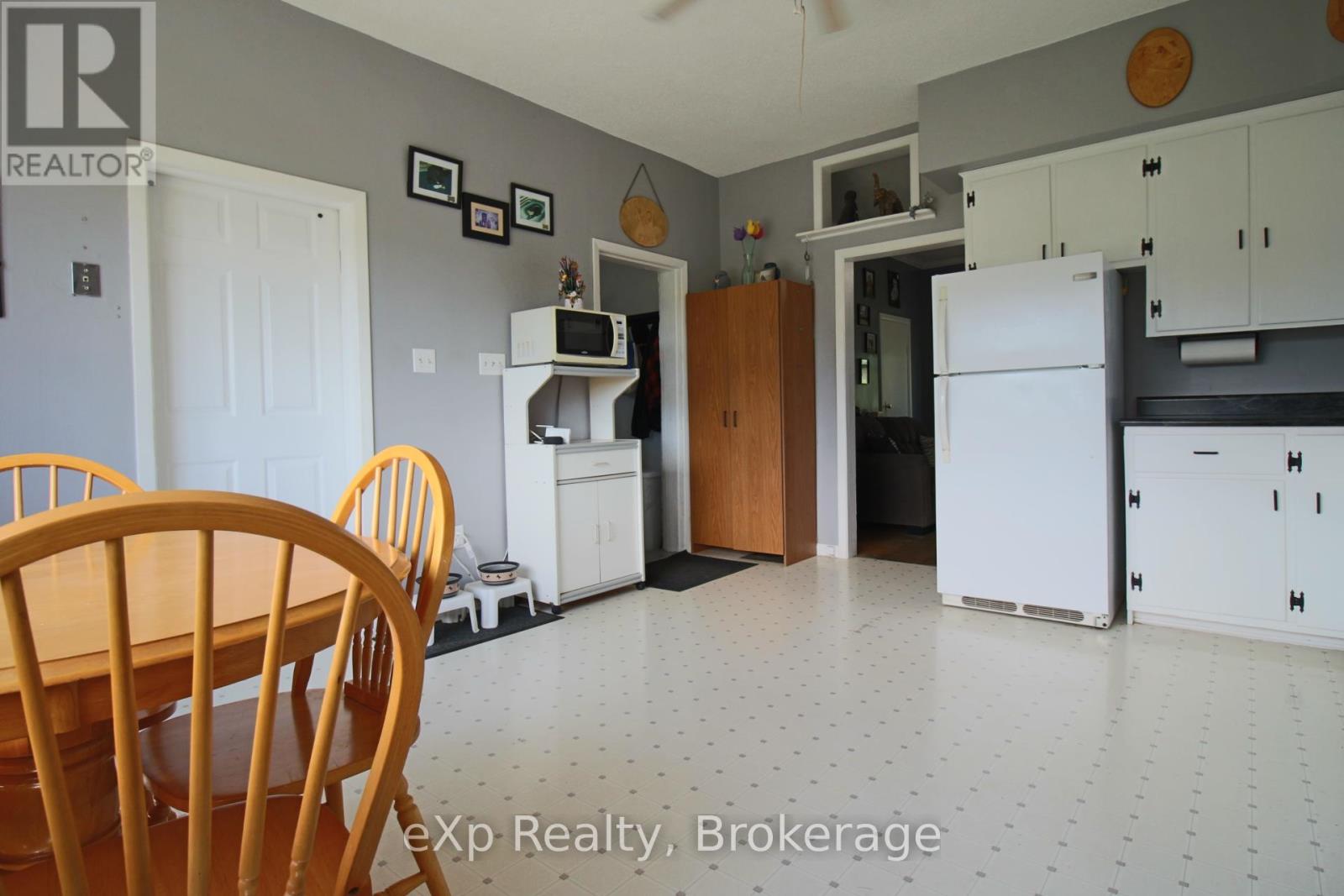 125 Lake Drive, West Grey, Ontario  N0C 1H0 - Photo 10 - X12376022