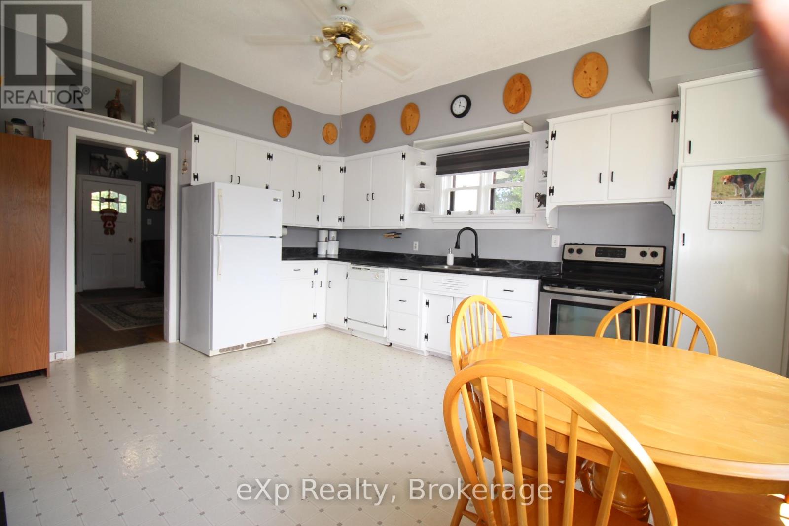 125 Lake Drive, West Grey, Ontario  N0C 1H0 - Photo 11 - X12376022