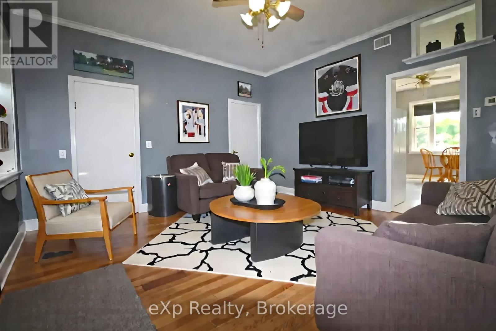 125 Lake Drive, West Grey, Ontario  N0C 1H0 - Photo 12 - X12376022