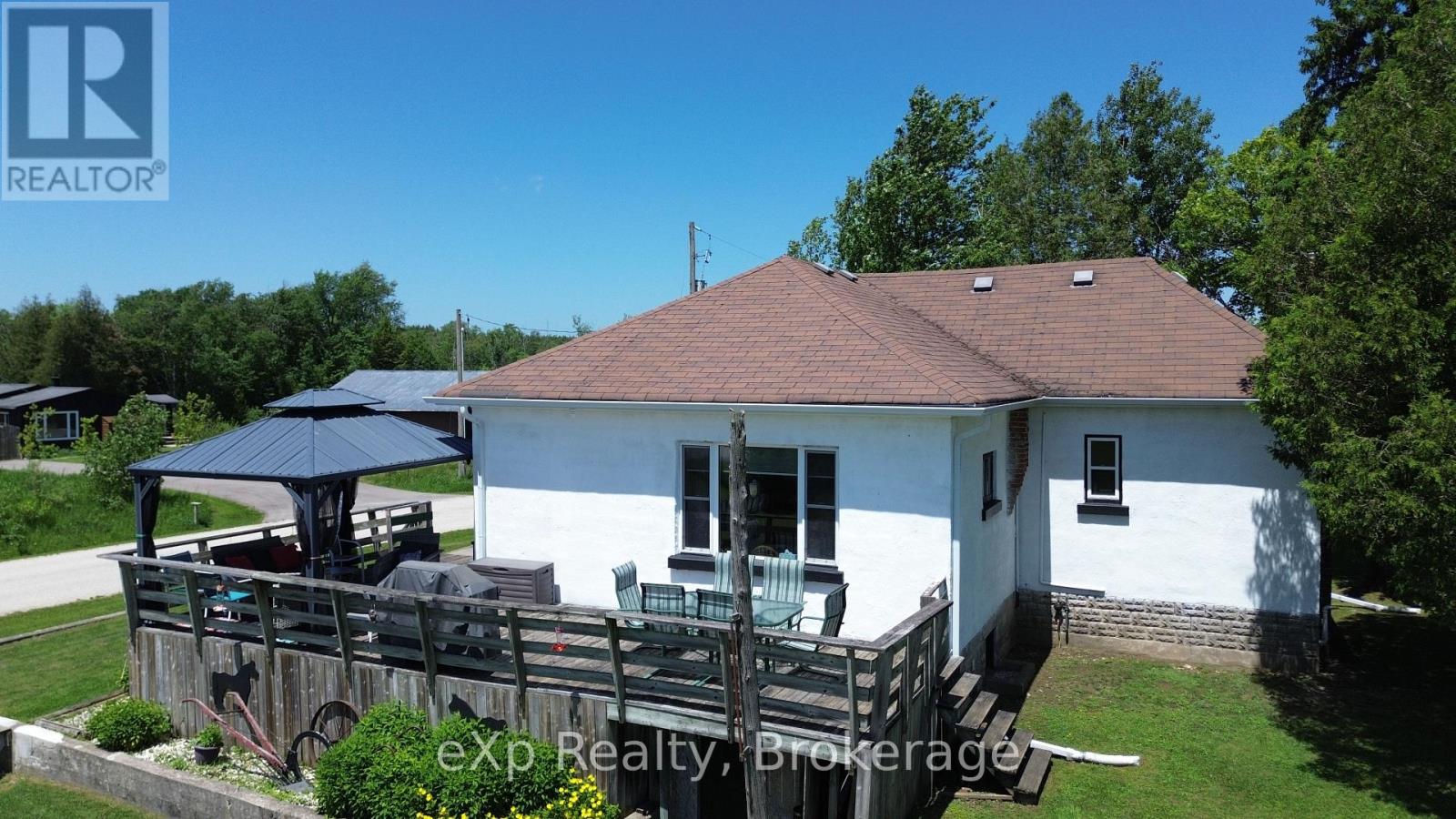 125 Lake Drive, West Grey, Ontario  N0C 1H0 - Photo 7 - X12376022