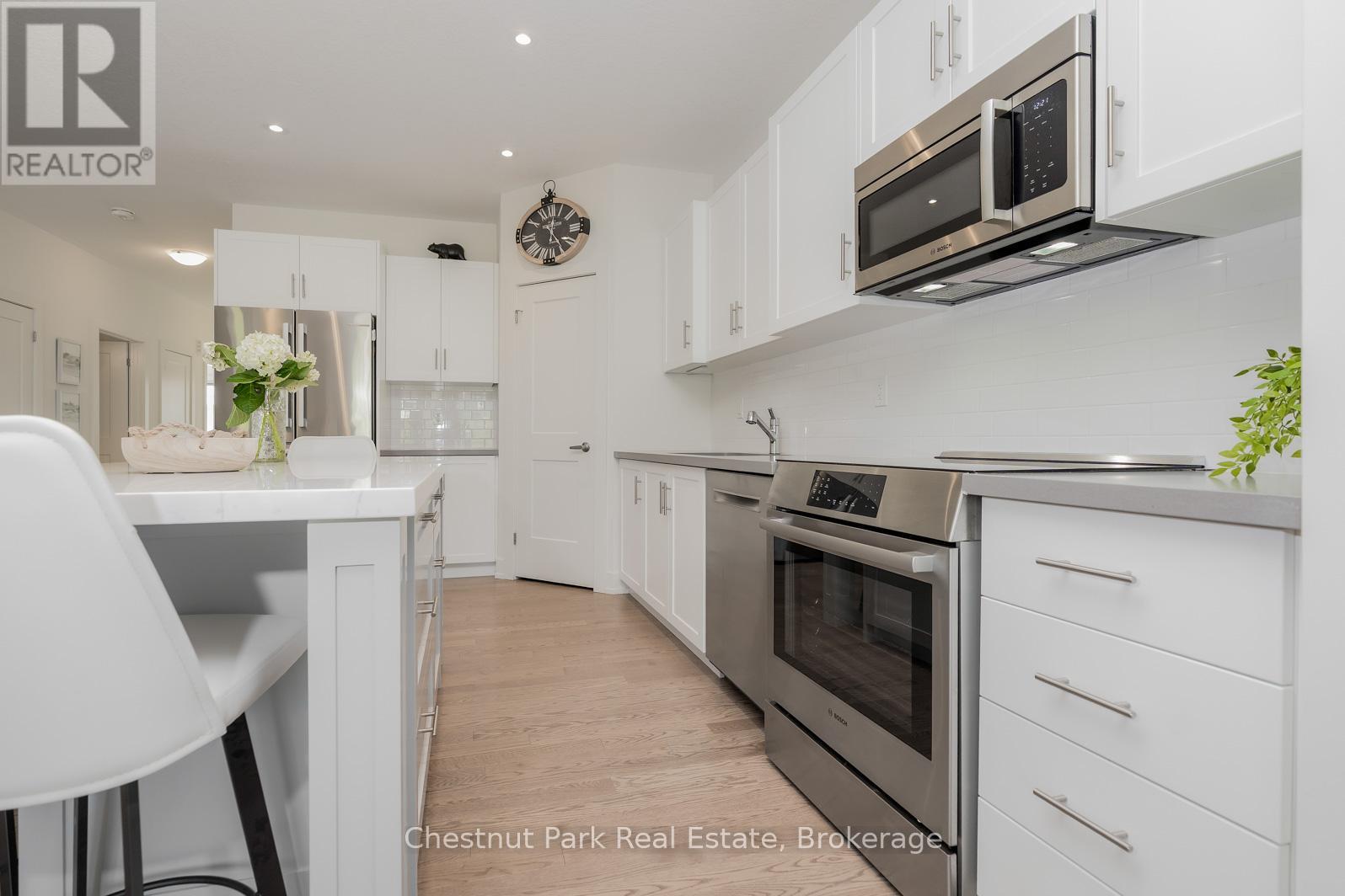 161 Hawthorn Crescent, Georgian Bluffs, Ontario  N0H 1S0 - Photo 11 - X12376717