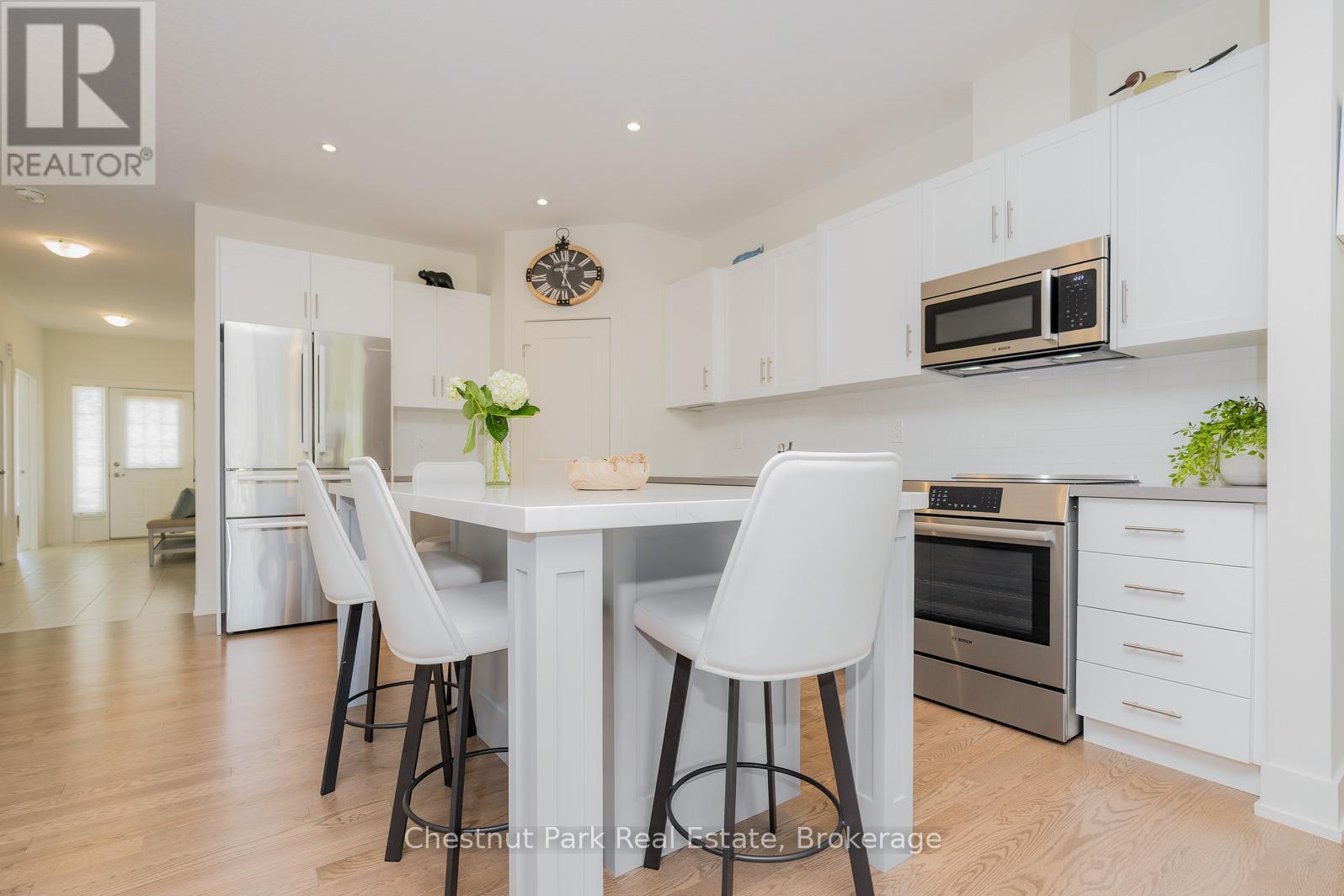 161 Hawthorn Crescent, Georgian Bluffs, Ontario  N0H 1S0 - Photo 12 - X12376717