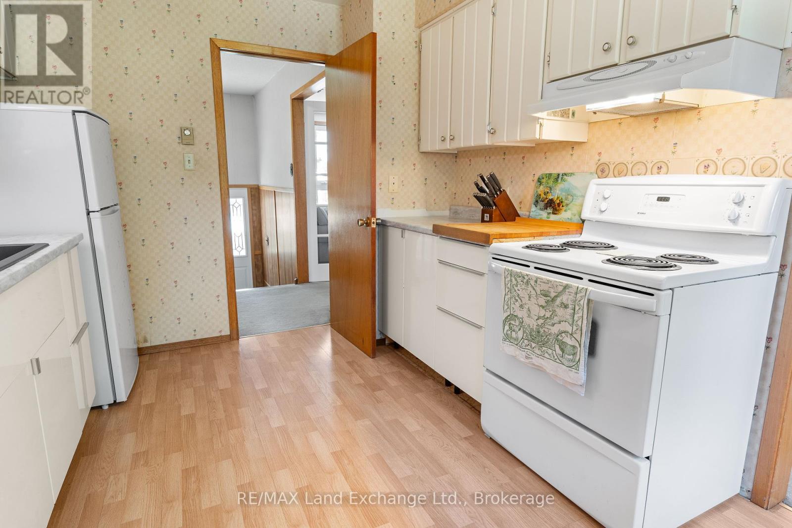 795 Green Street, Saugeen Shores, Ontario  N0H 2C4 - Photo 14 - X12376833