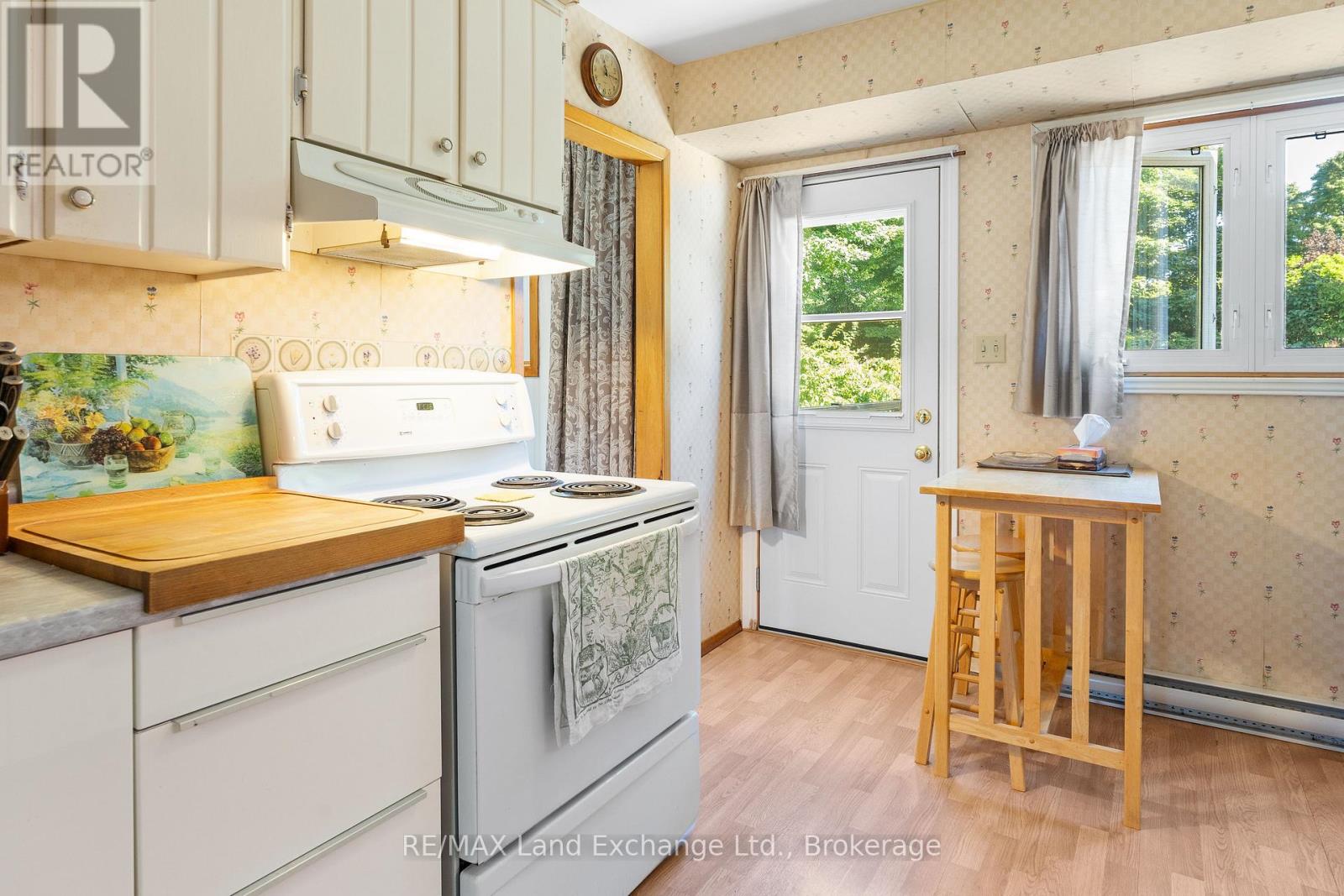 795 Green Street, Saugeen Shores, Ontario  N0H 2C4 - Photo 16 - X12376833