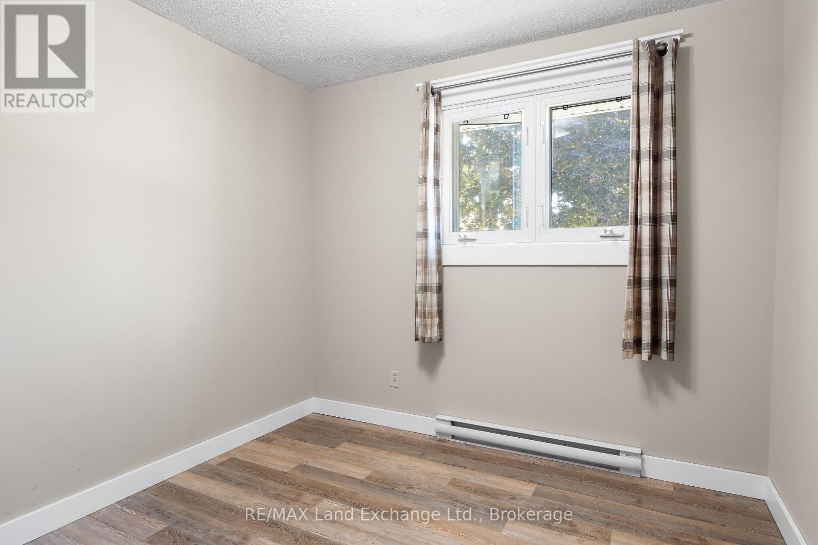 795 Green Street, Saugeen Shores, Ontario  N0H 2C4 - Photo 23 - X12376833